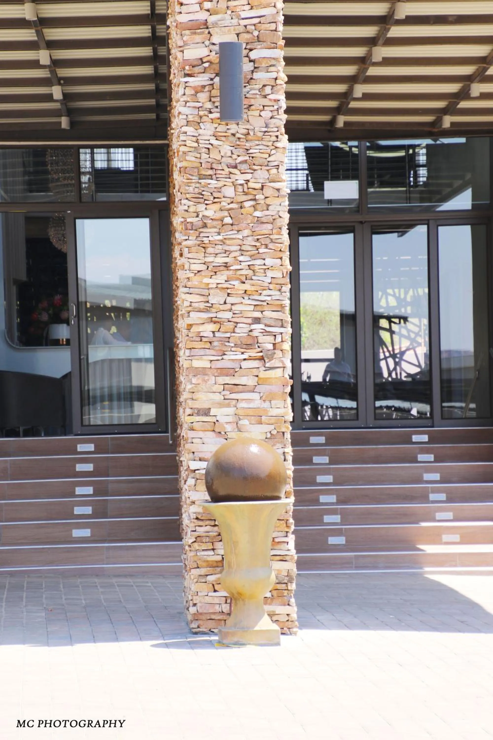 Facade/entrance in King&#x27;s Palace Hotel Rustenburg