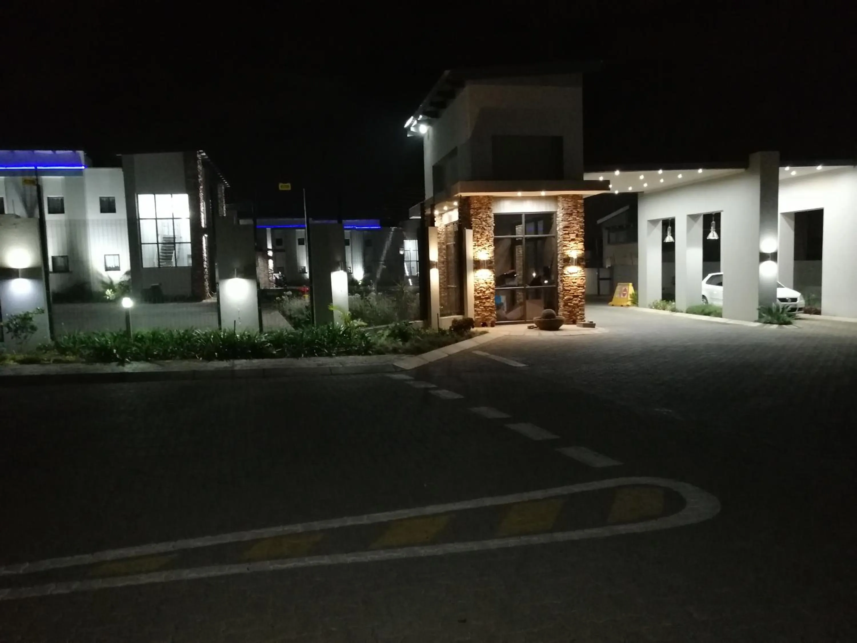 Property building in King's Palace Hotel Rustenburg