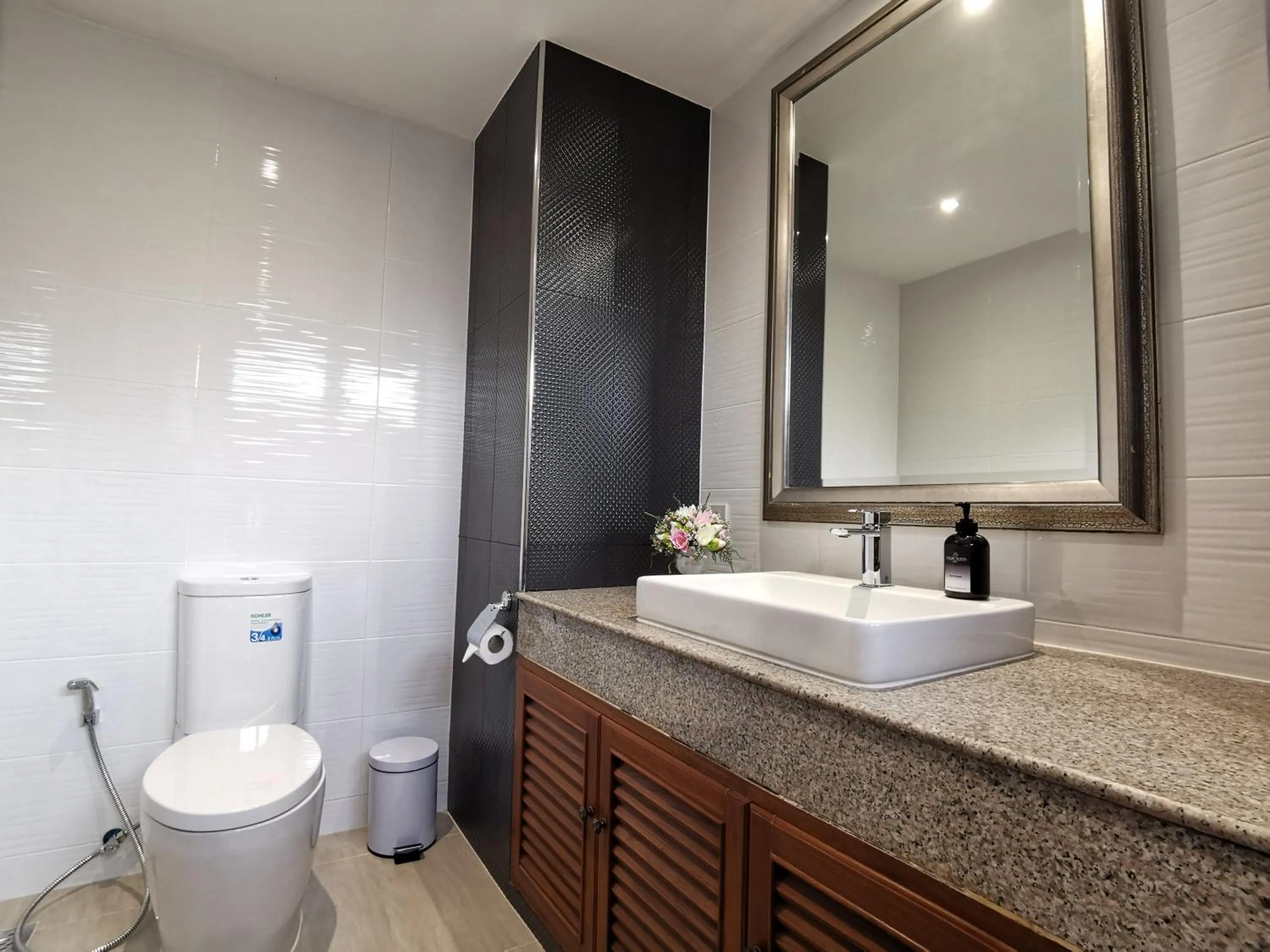 Toilet in NT Place Sukhumvit Suites