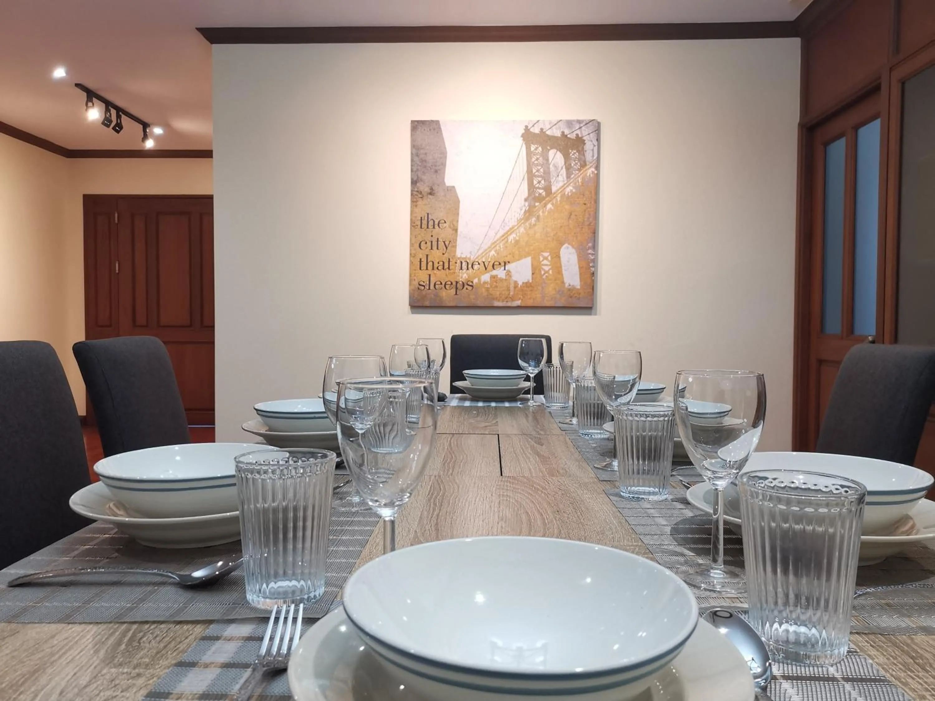 Dining area in NT Place Sukhumvit Suites