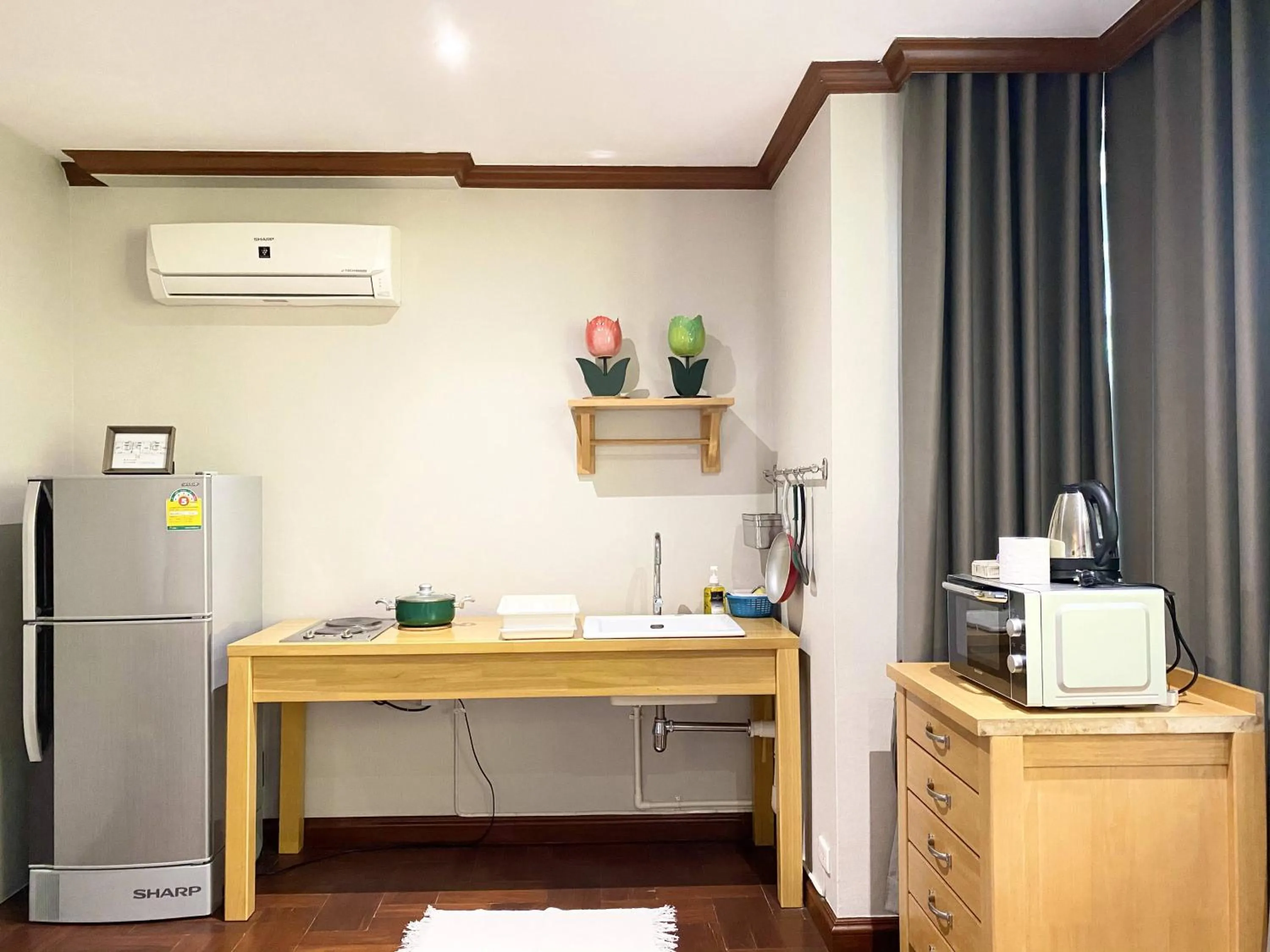 Kitchen or kitchenette in NT Place Sukhumvit Suites