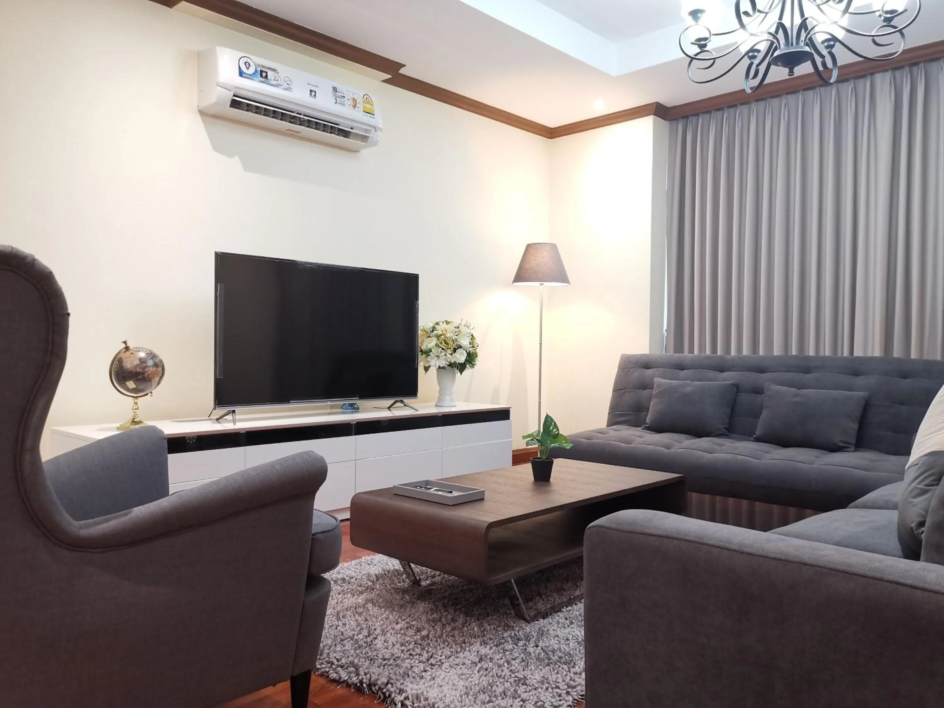 Communal lounge/ TV room in NT Place Sukhumvit Suites