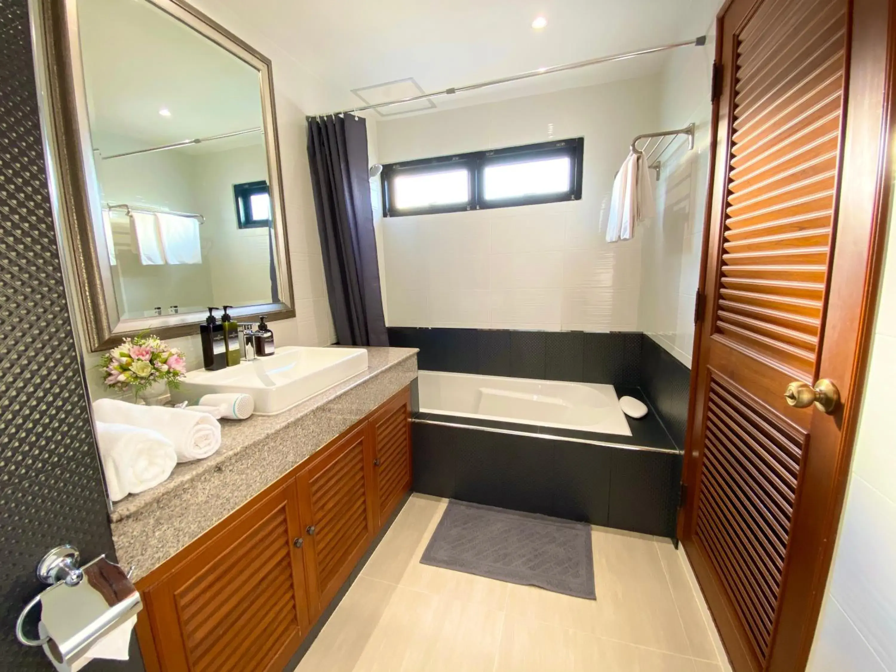 Bathroom in NT Place Sukhumvit Suites Bathroom in NT Place Sukhumvit Suites