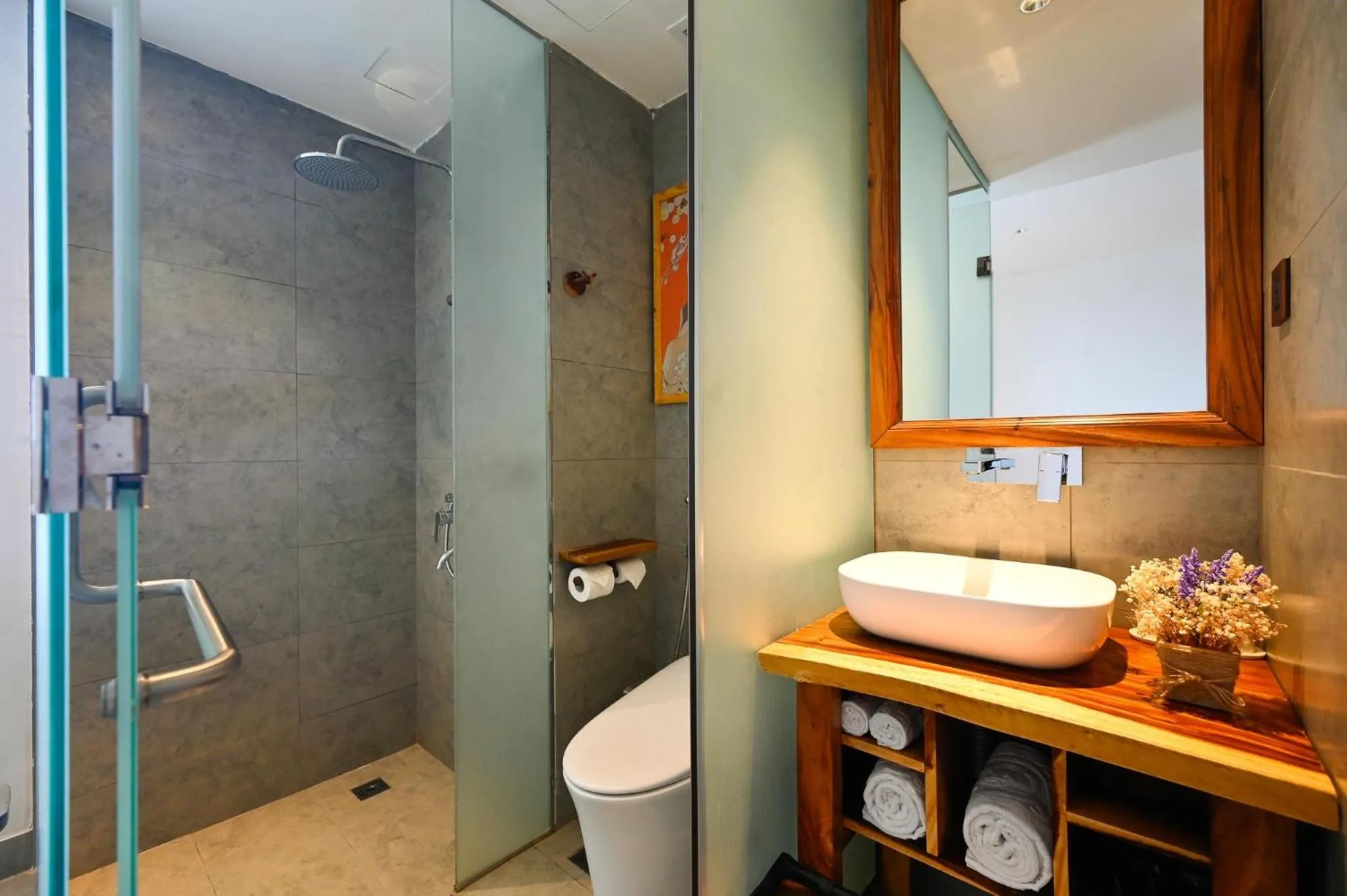 Shower in Sky Gem Central Hotel