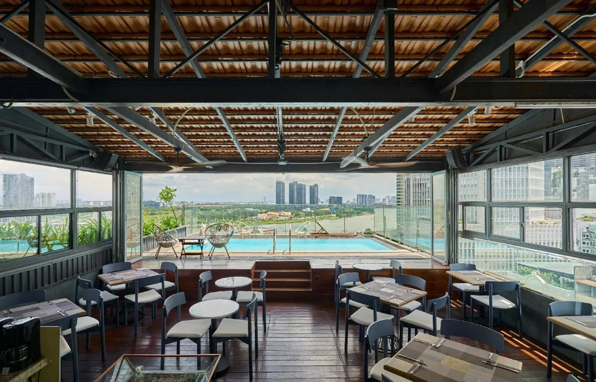 Restaurant/places to eat in Sky Gem Central Hotel Restaurant/places to eat in Sky Gem Central Hotel