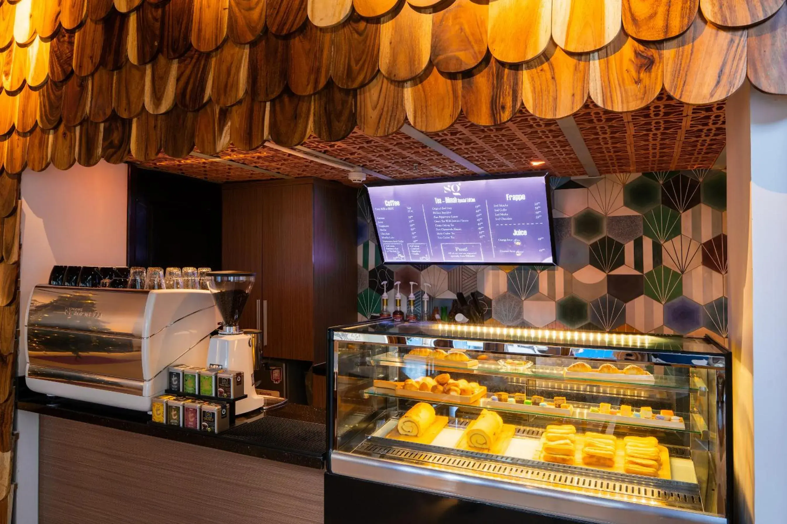 Restaurant/places to eat in Sky Gem Central Hotel Restaurant/places to eat in Sky Gem Central Hotel