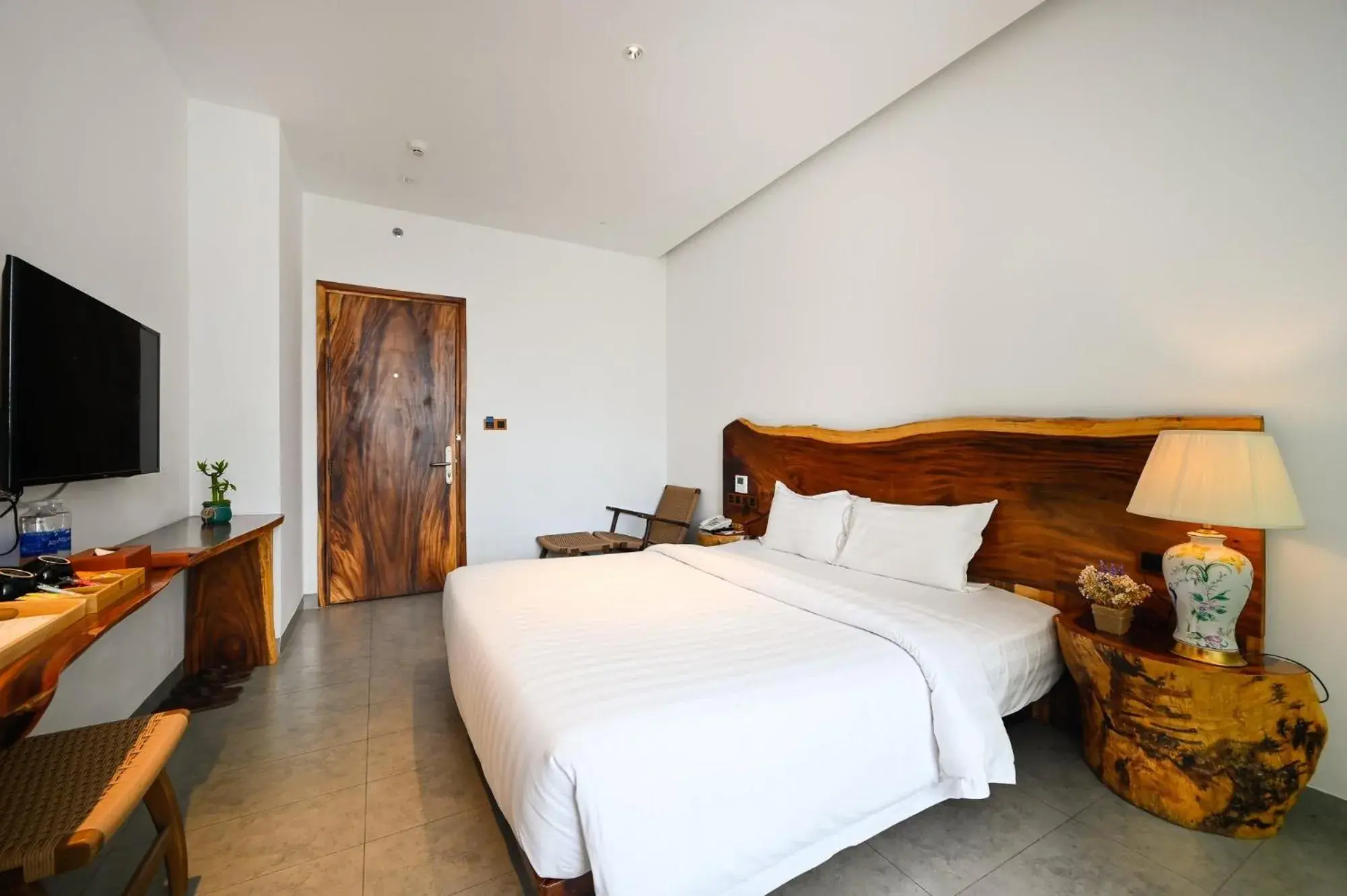 Small Double Room in Sky Gem Central Hotel Small Double Room in Sky Gem Central Hotel