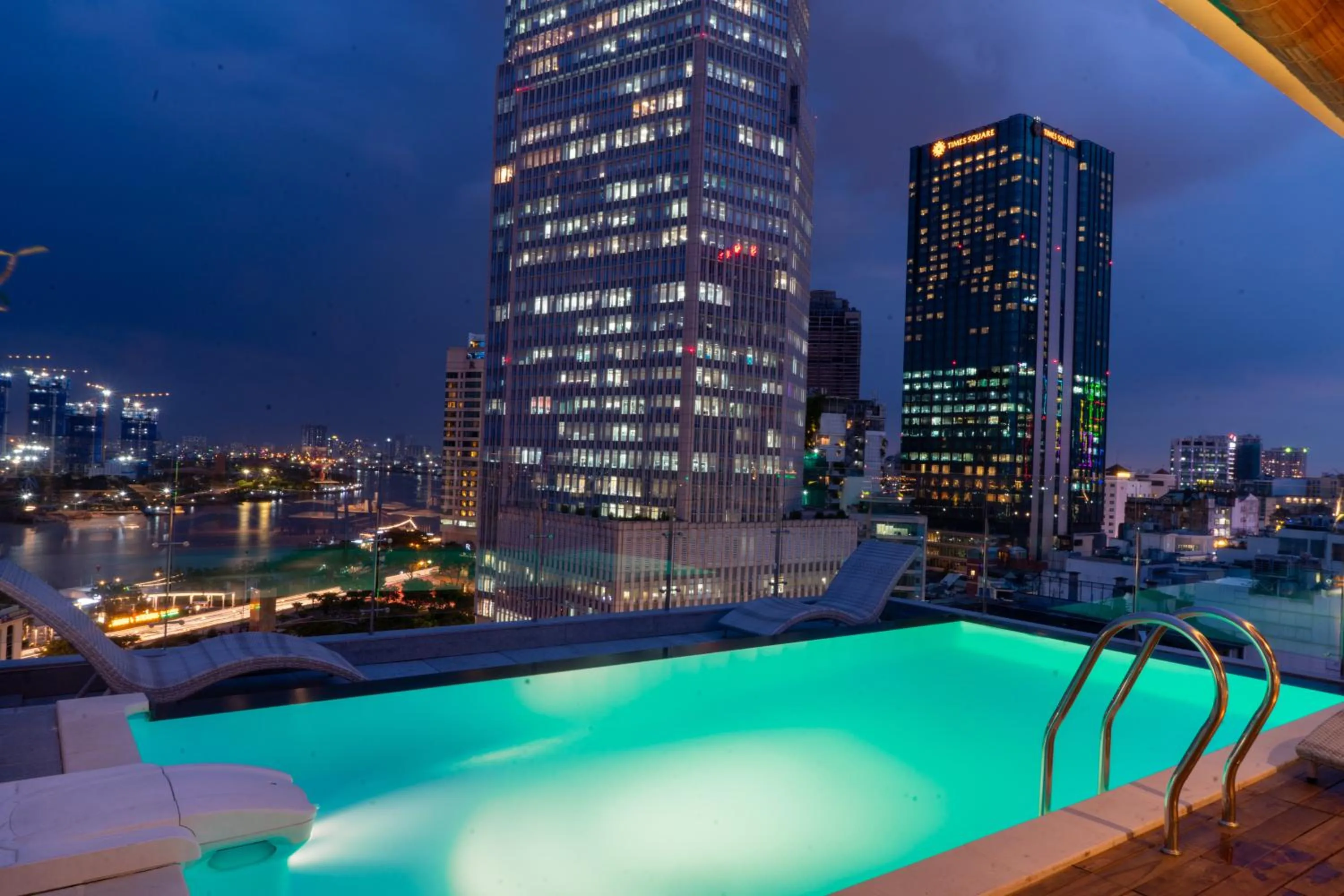 Night in Sky Gem Central Hotel