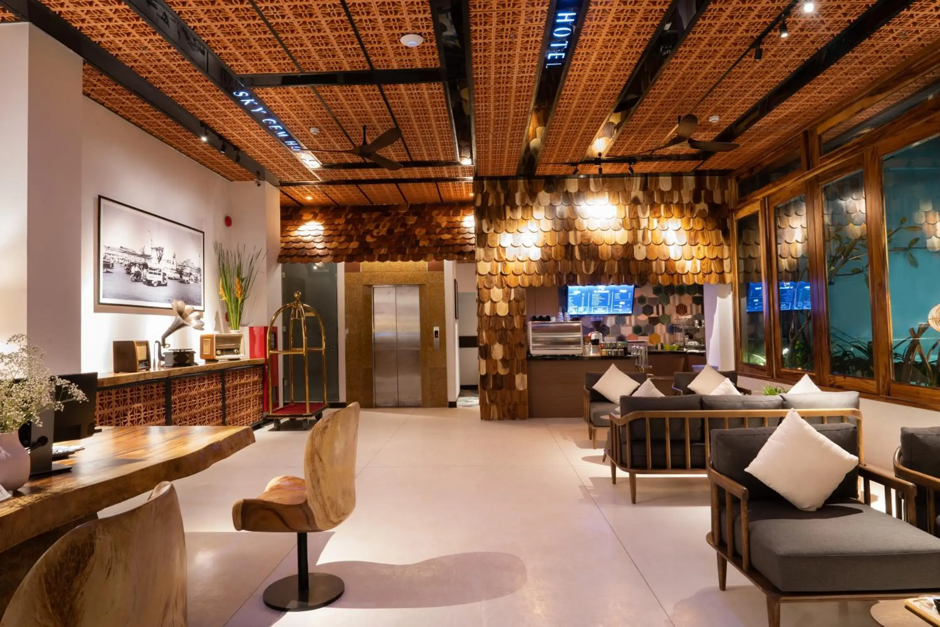 Property building in Sky Gem Central Hotel Property building in Sky Gem Central Hotel