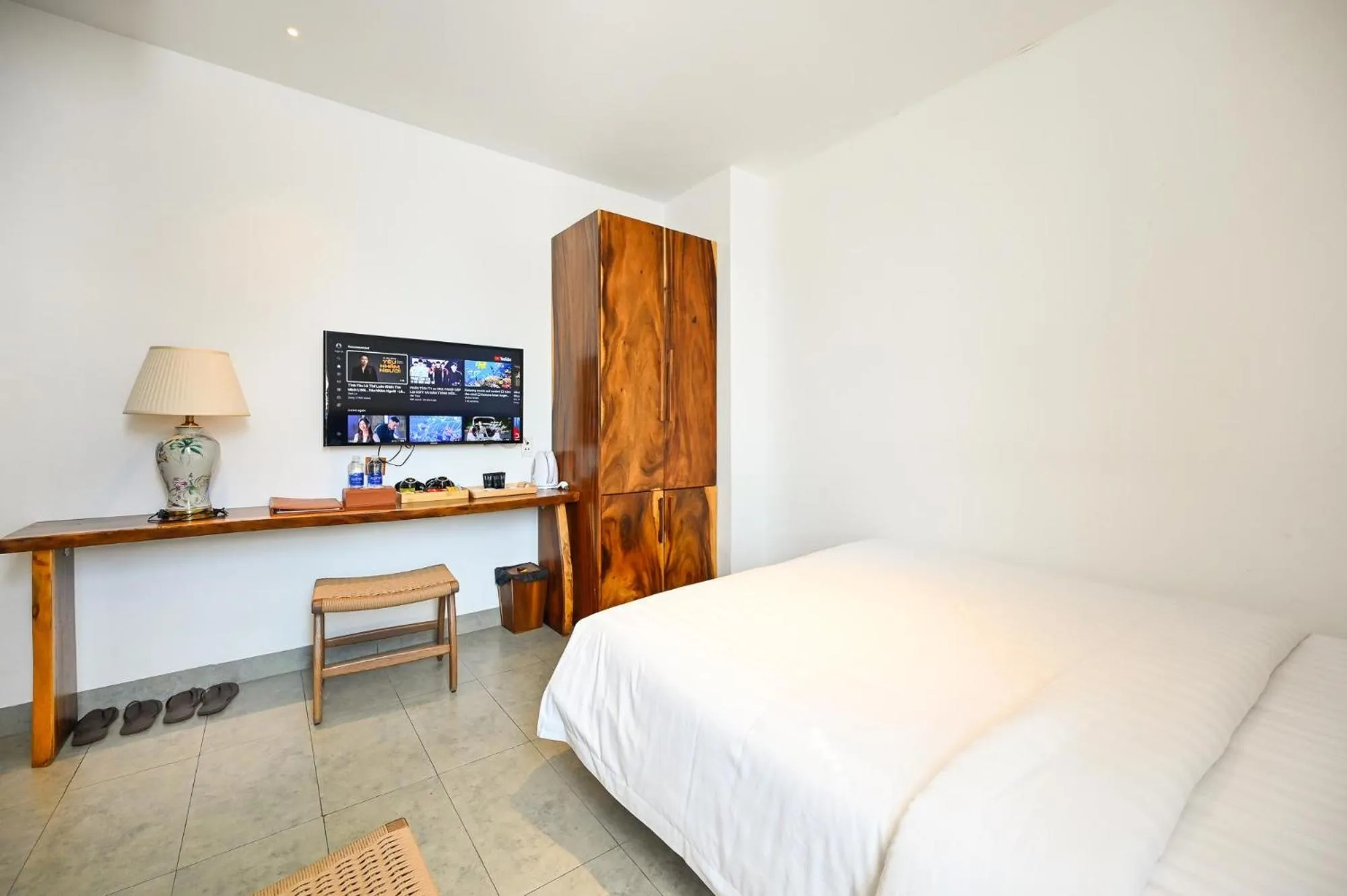 Bed in Sky Gem Central Hotel