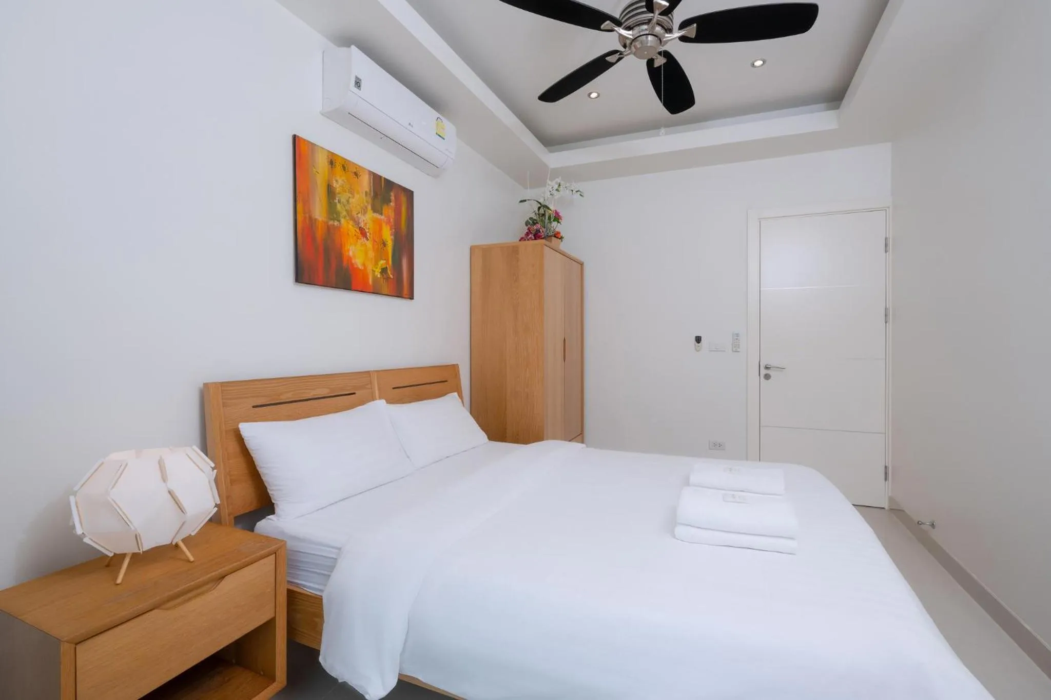 Bedroom, Bed in Orchid Paradise Homes 313