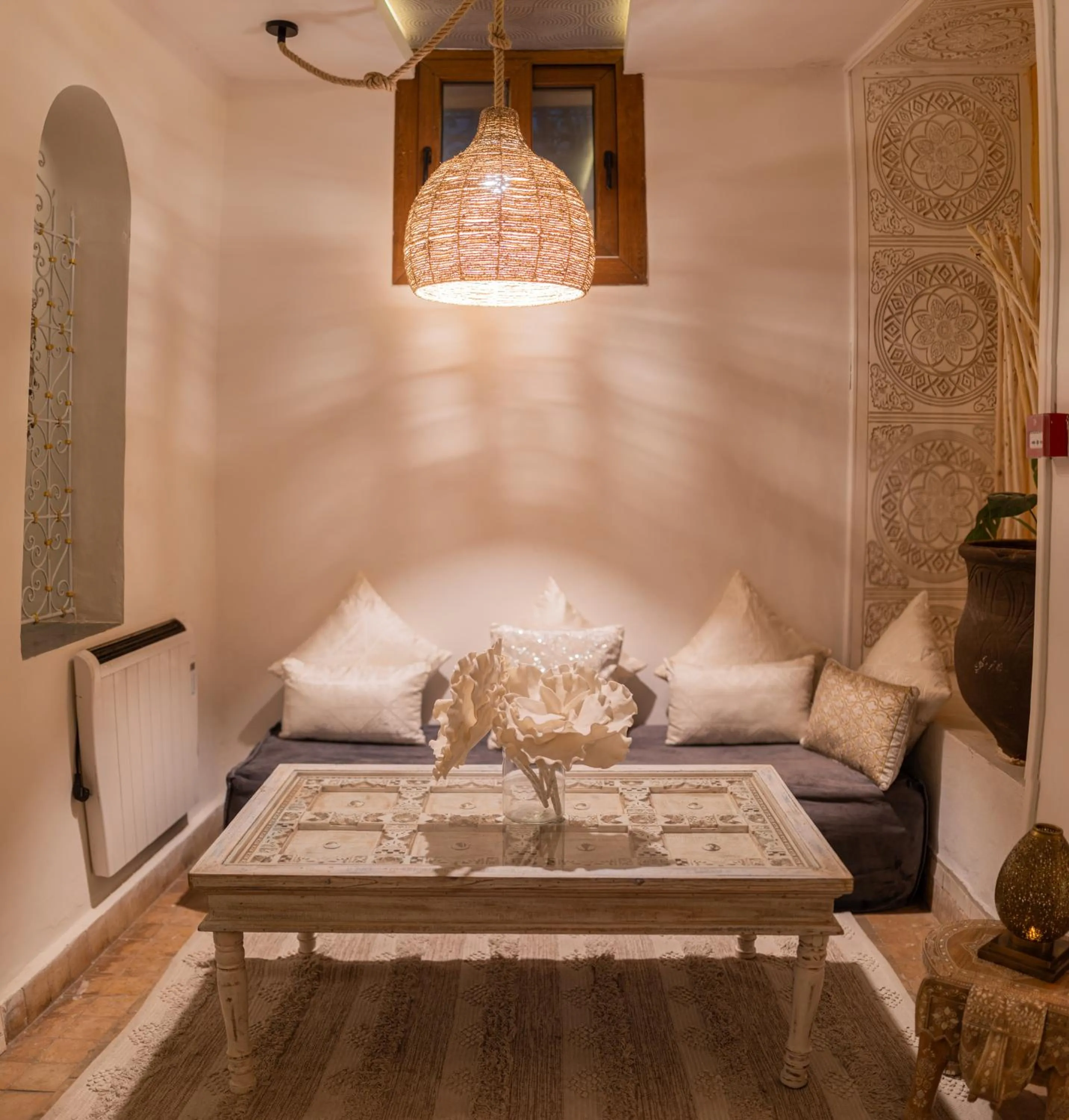Seating area, Bed in Riad Nila
