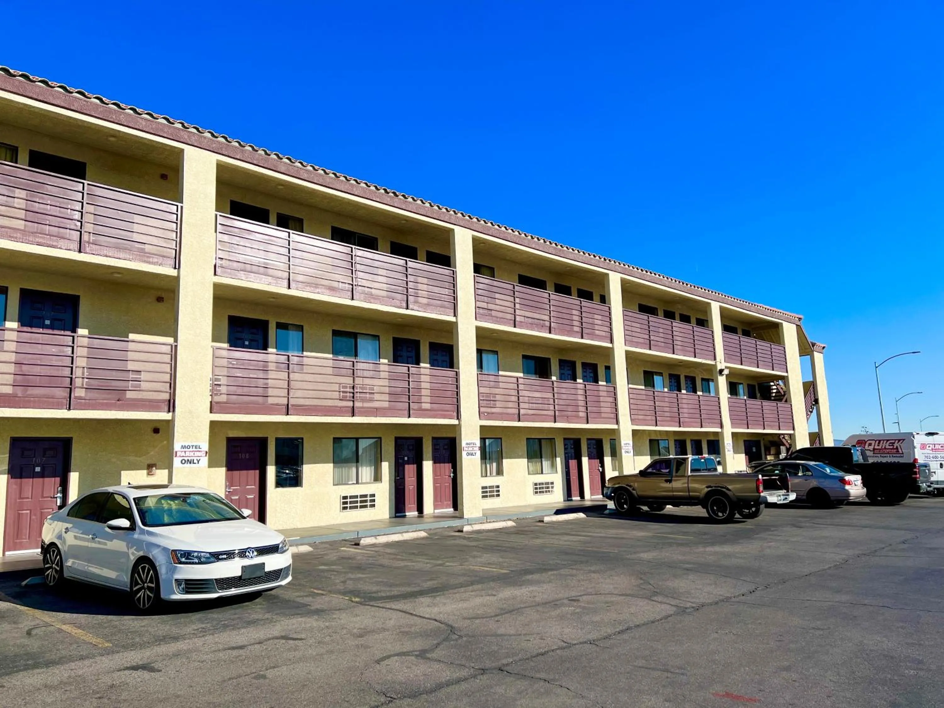 Property building in Highland Inn Las Vegas