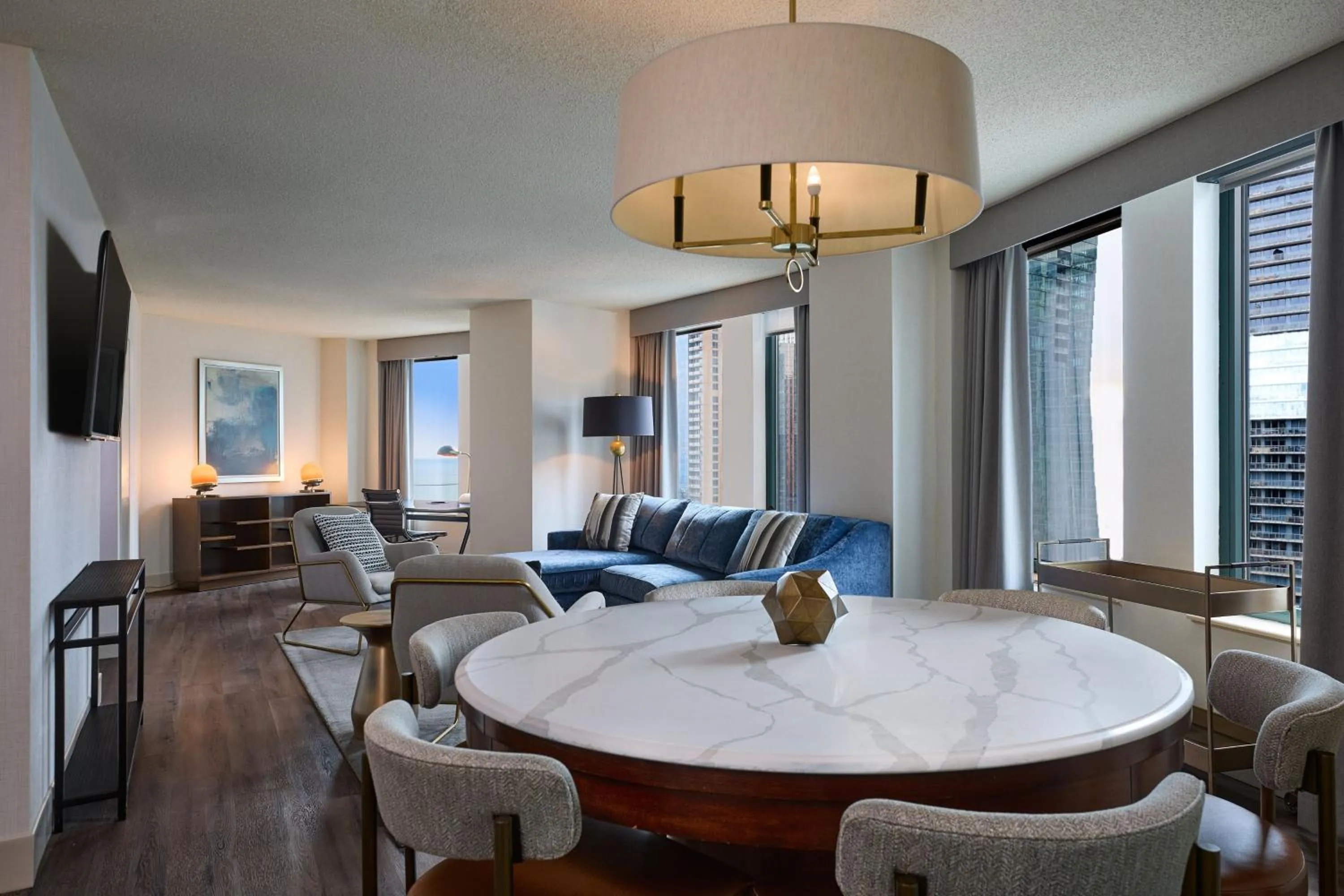 Photo of the whole room in Sheraton Grand Chicago Riverwalk