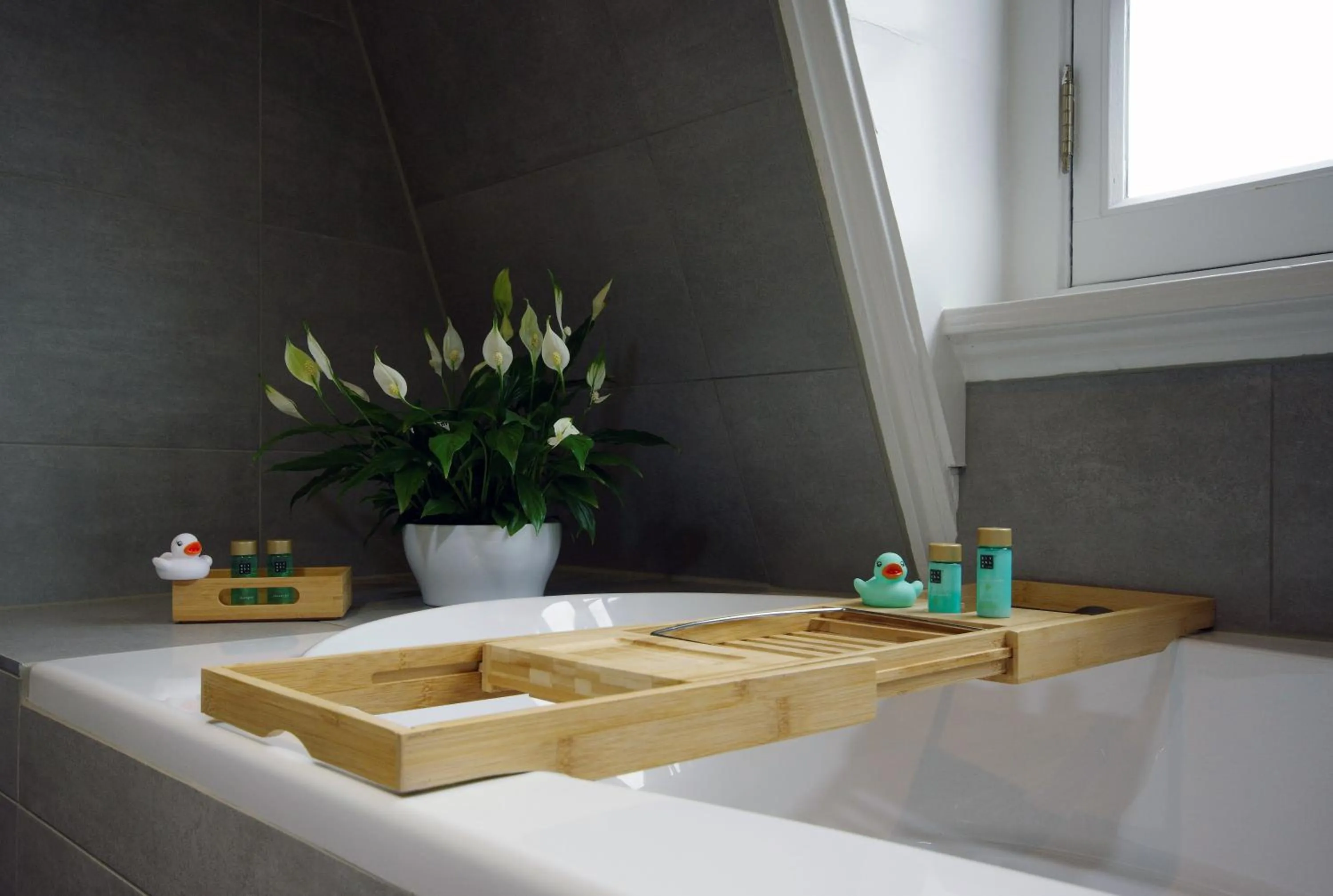 Bath in Hotel Inn Naeldwyk-Torenburg