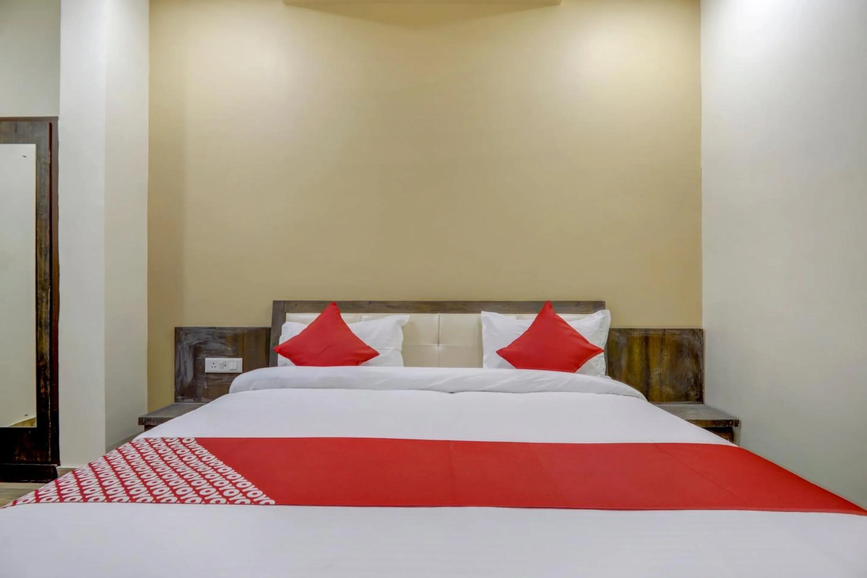 Bedroom, Bed in Hotel O Gd Palace