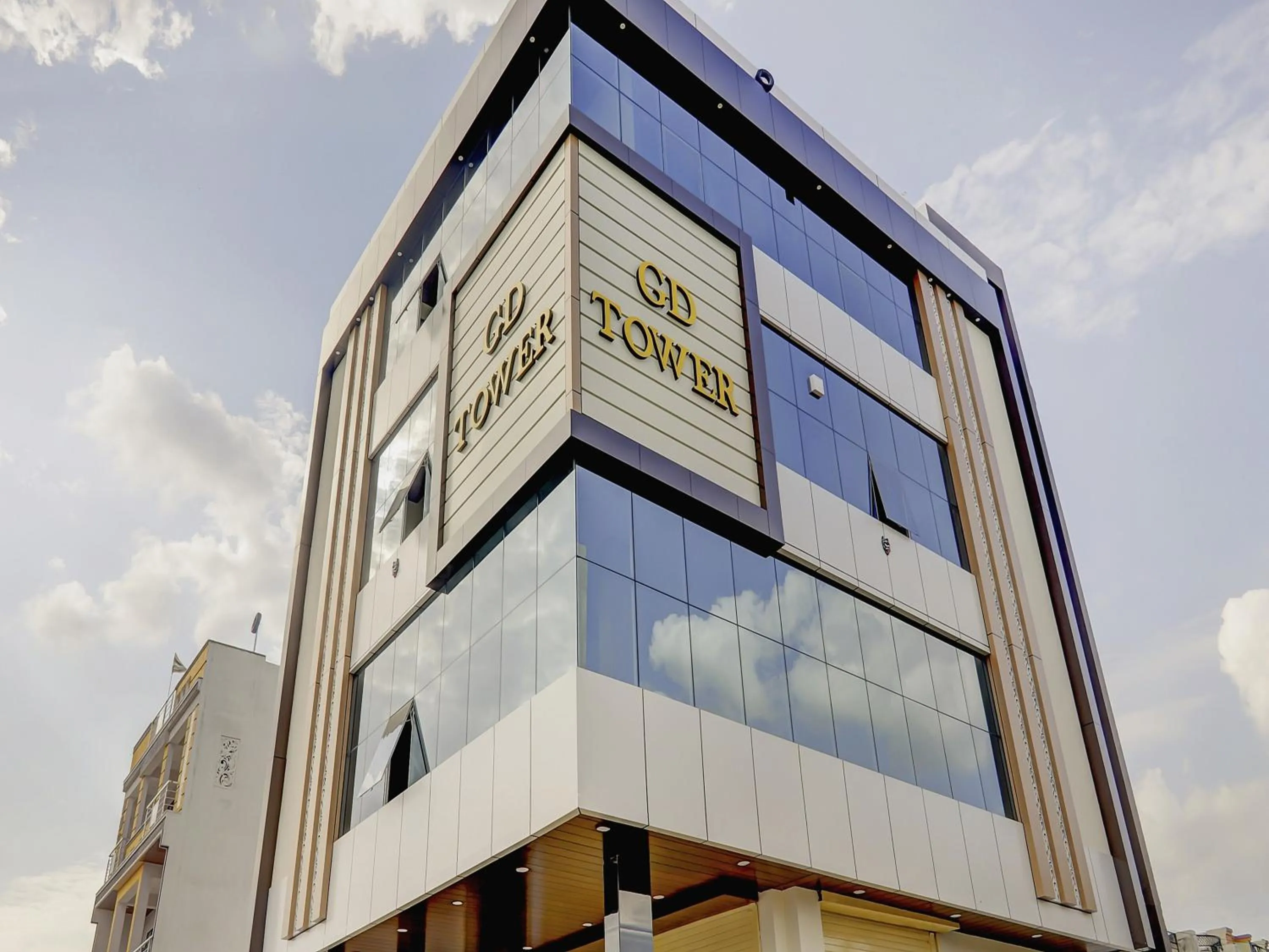 Facade/entrance in Hotel O Gd Palace