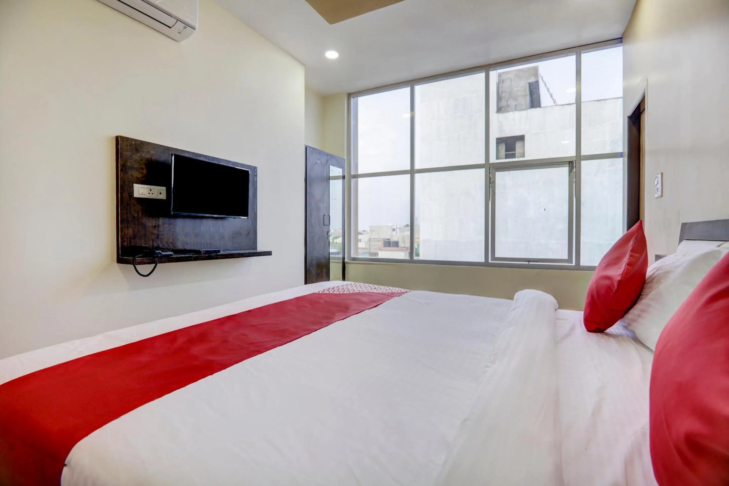 Bedroom, Bed in Hotel O Gd Palace