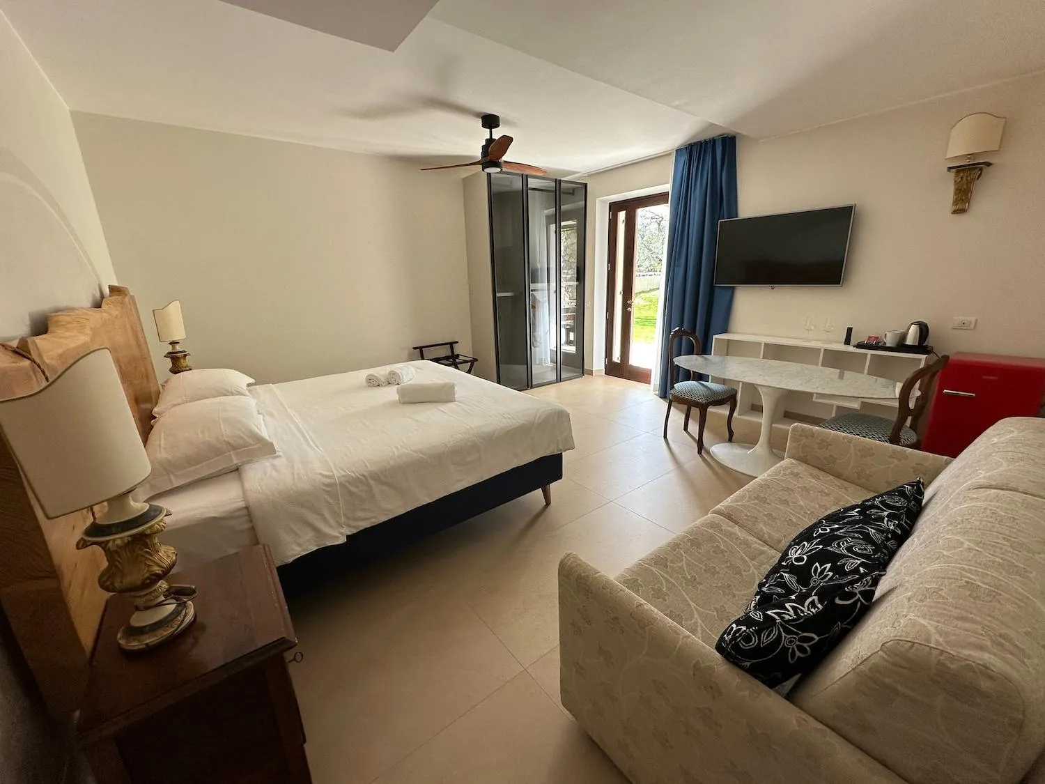Photo of the whole room, Bed in Casaliva Relais