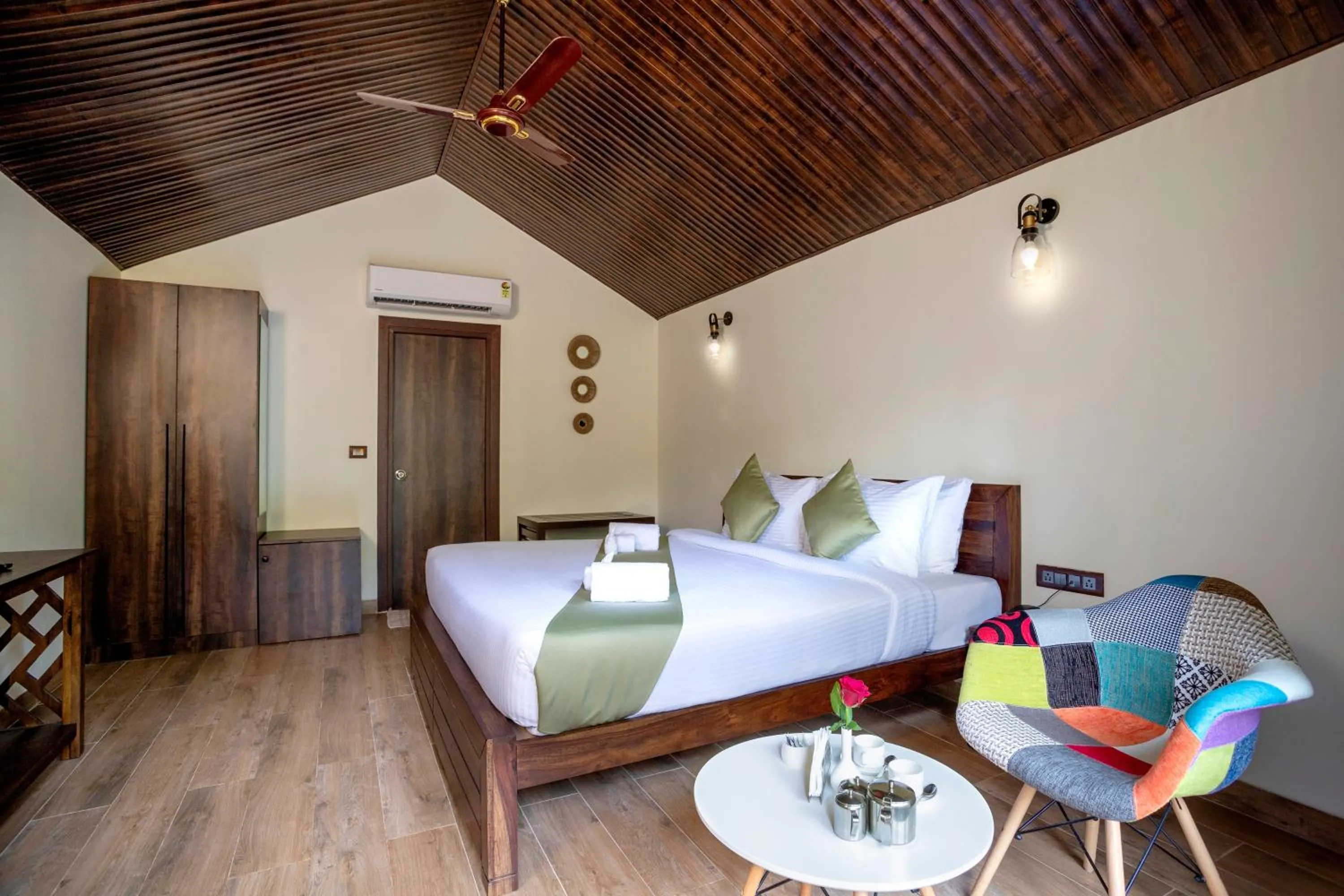 Bed in Stone Wood Premier Gokarna