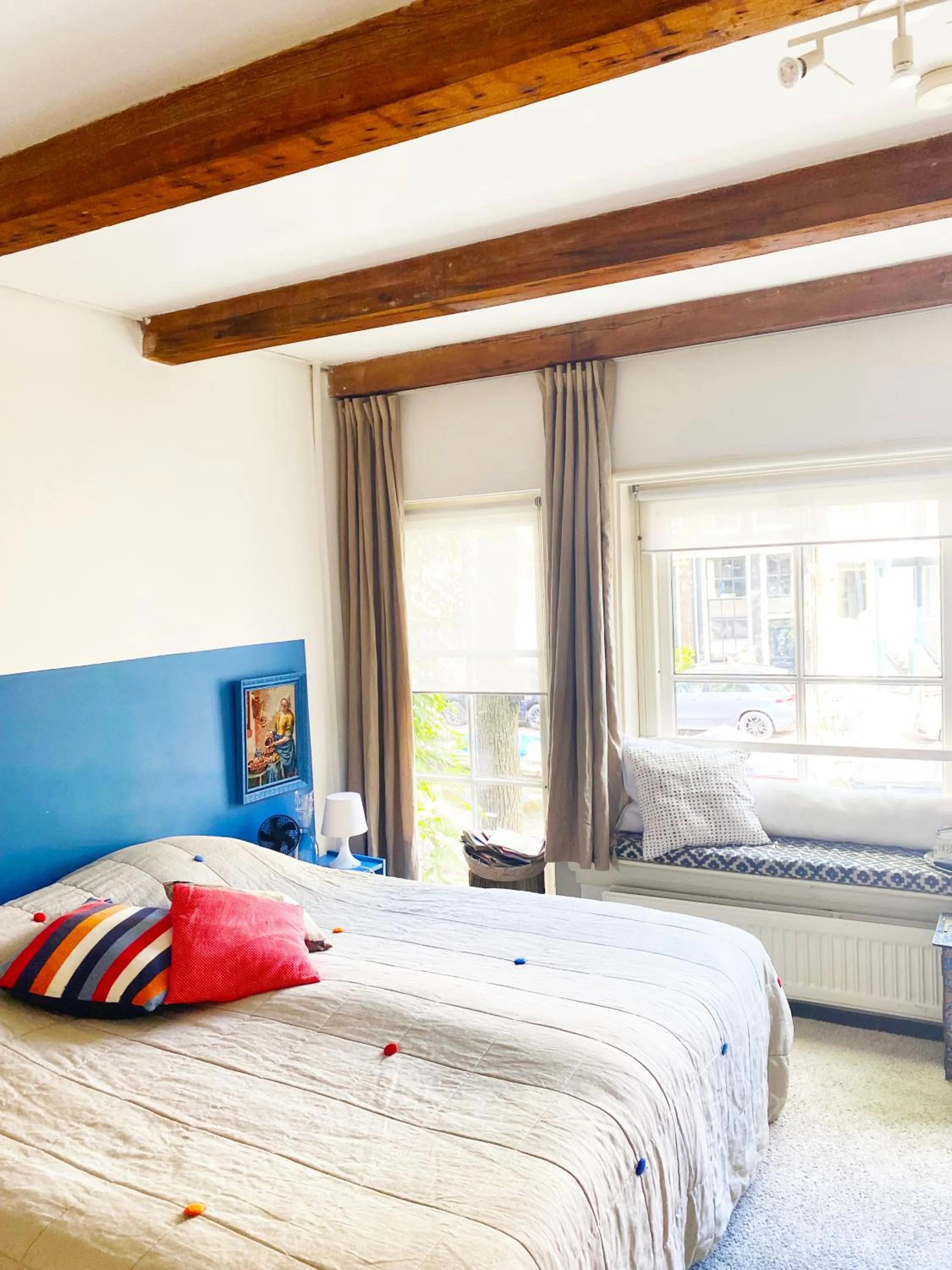 Photo of the whole room in Jackie O Studio