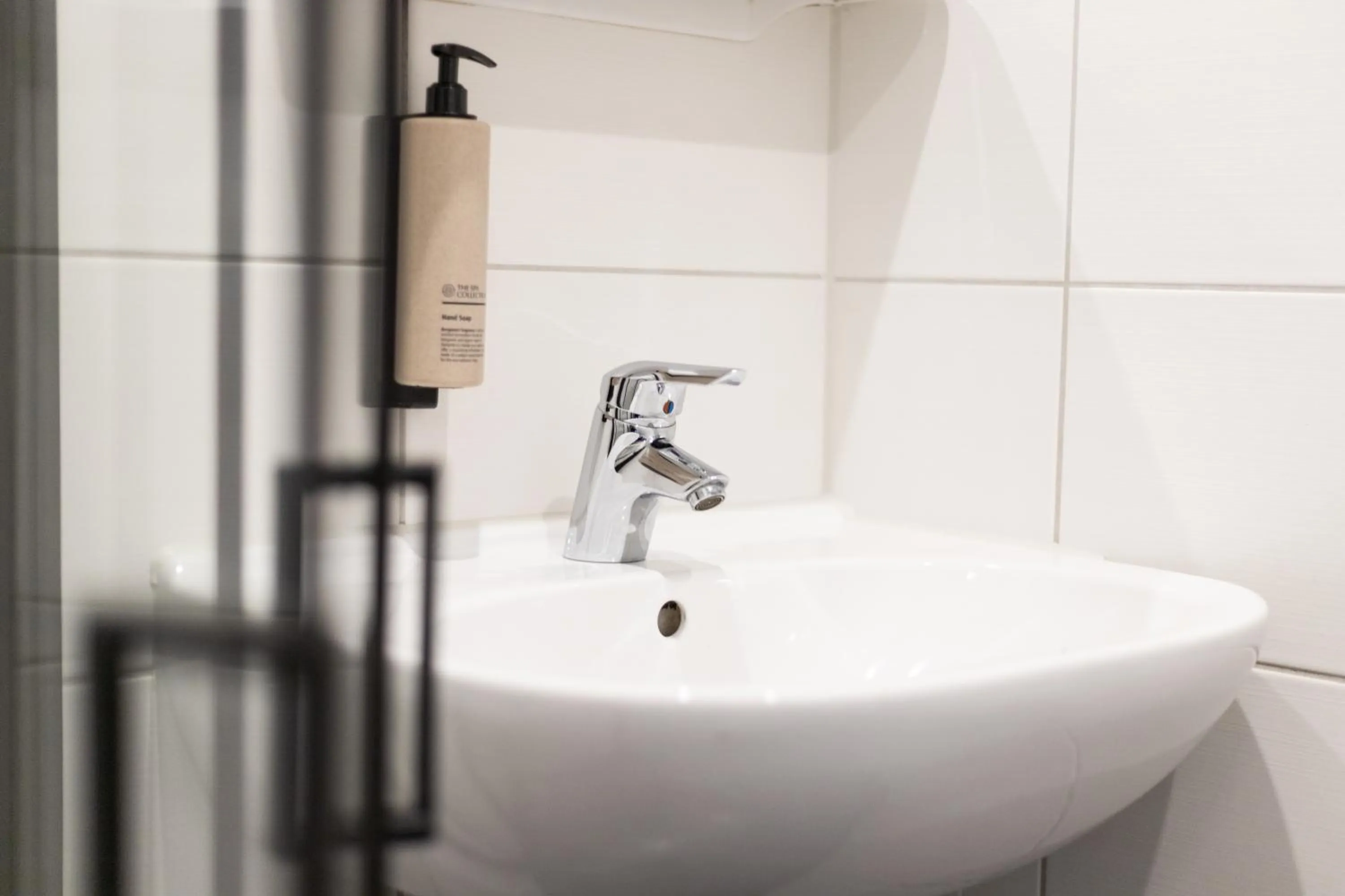 Shower in Weber Hotel 117