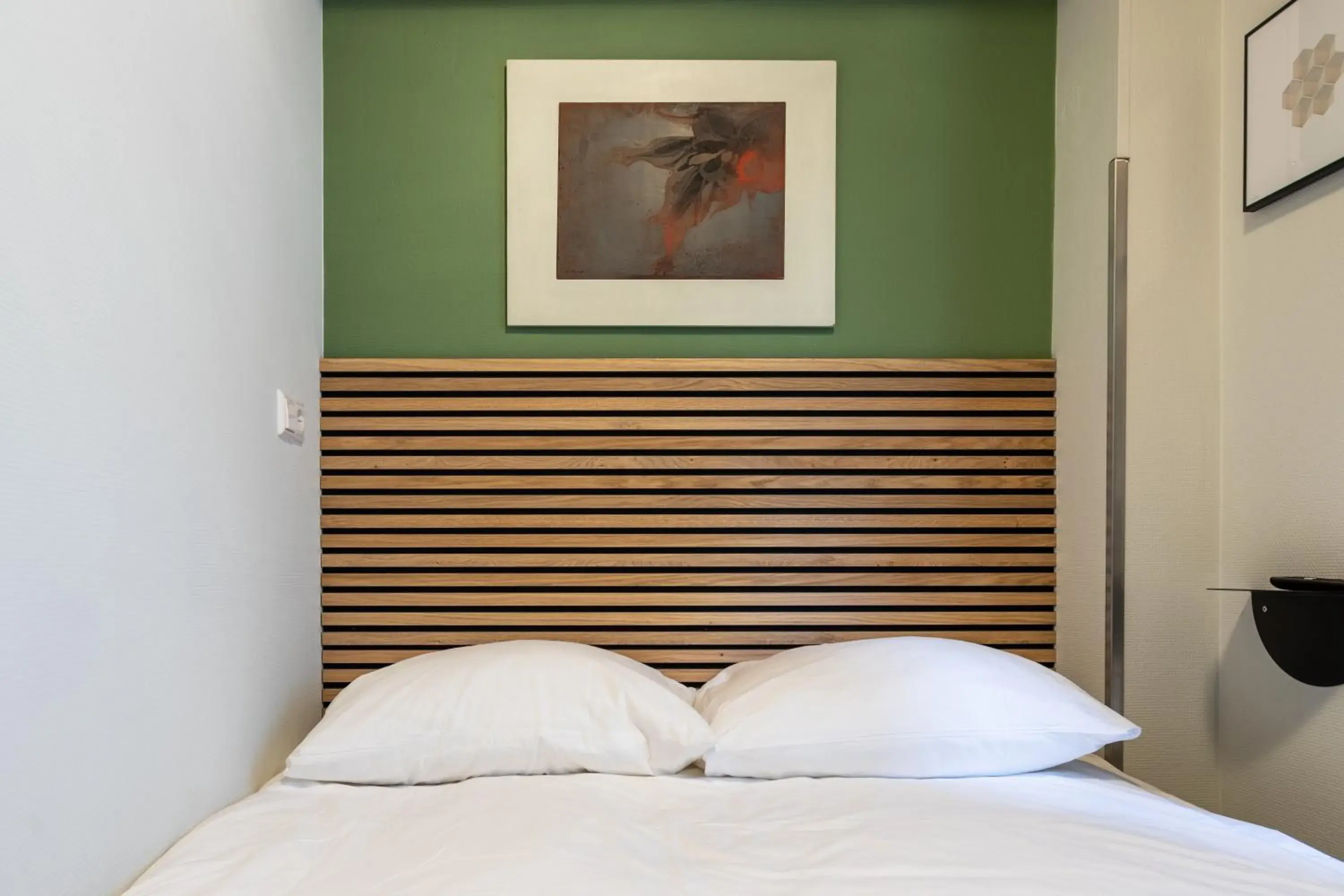 Extra Small Double Room in Weber Hotel 117 Extra Small Double Room in Weber Hotel 117