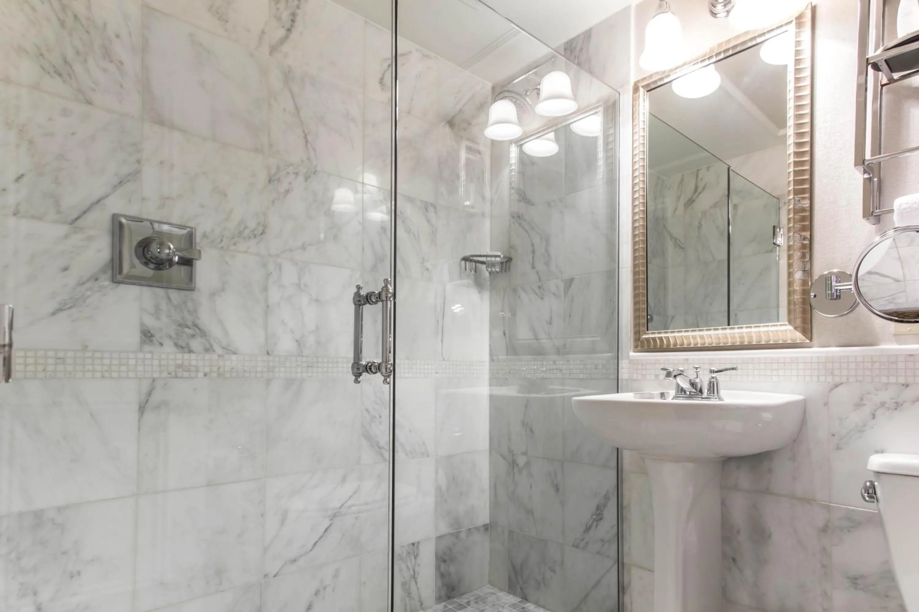 Photo of the whole room in Omni Royal Orleans Hotel