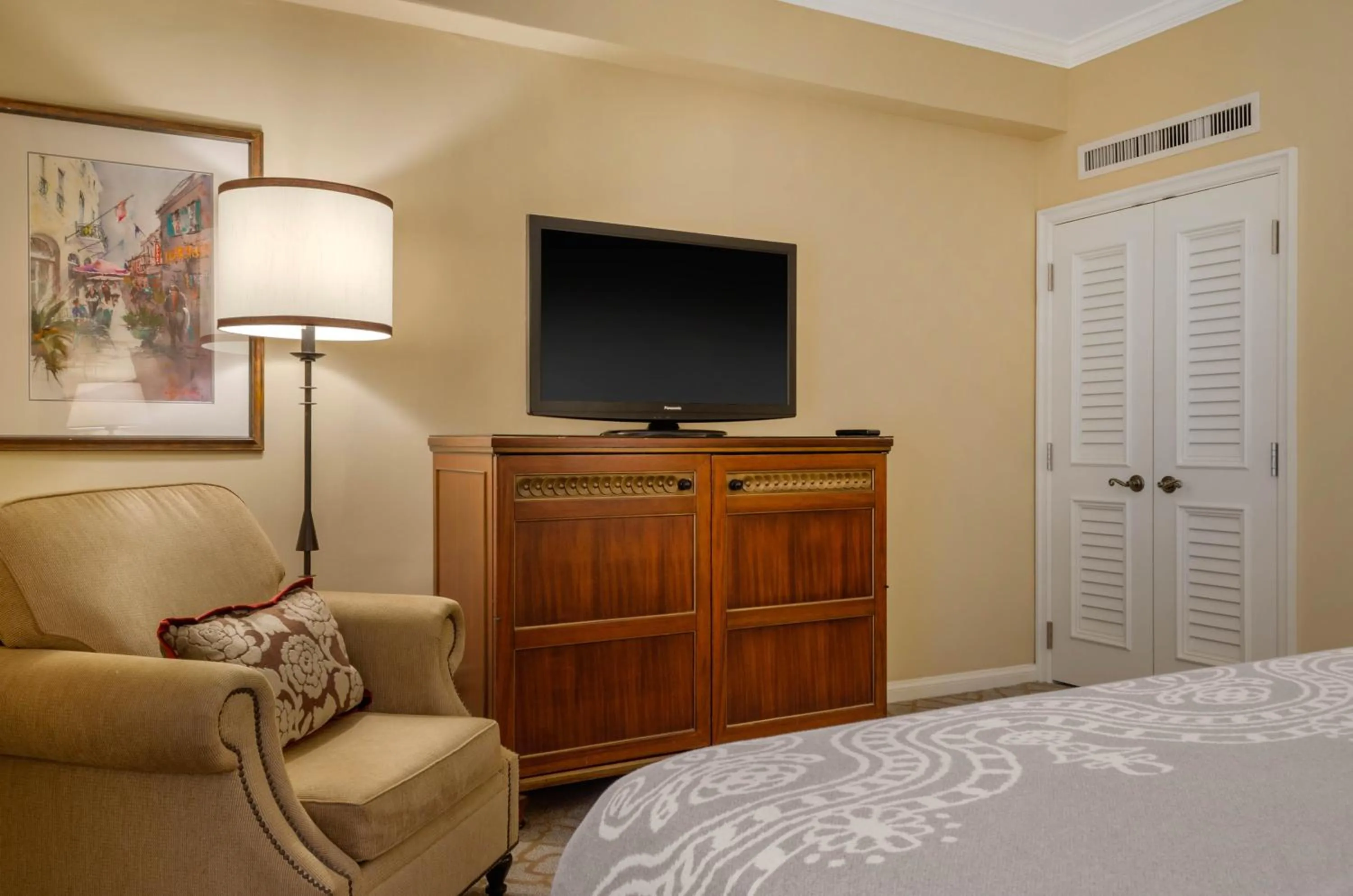 Photo of the whole room, Bed in Omni Royal Orleans Hotel