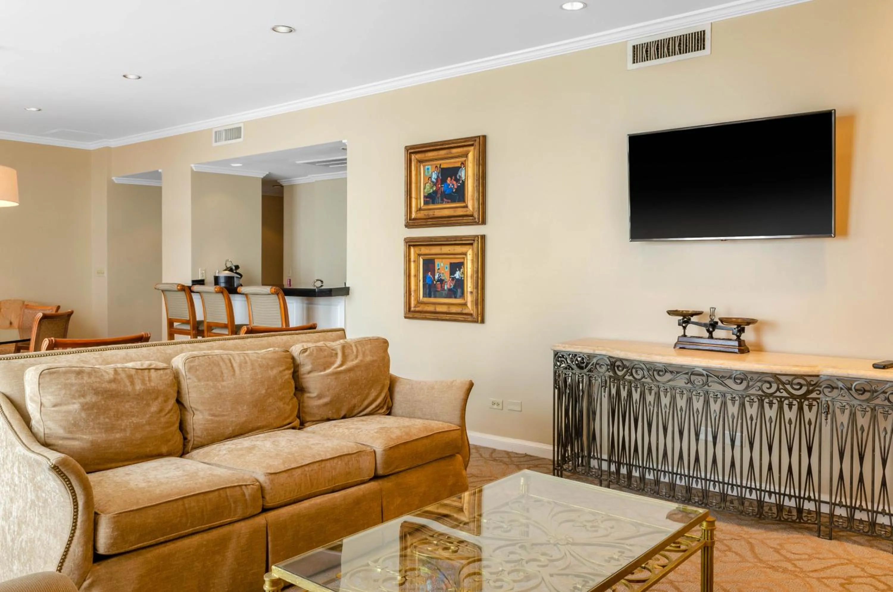 Photo of the whole room in Omni Royal Orleans Hotel