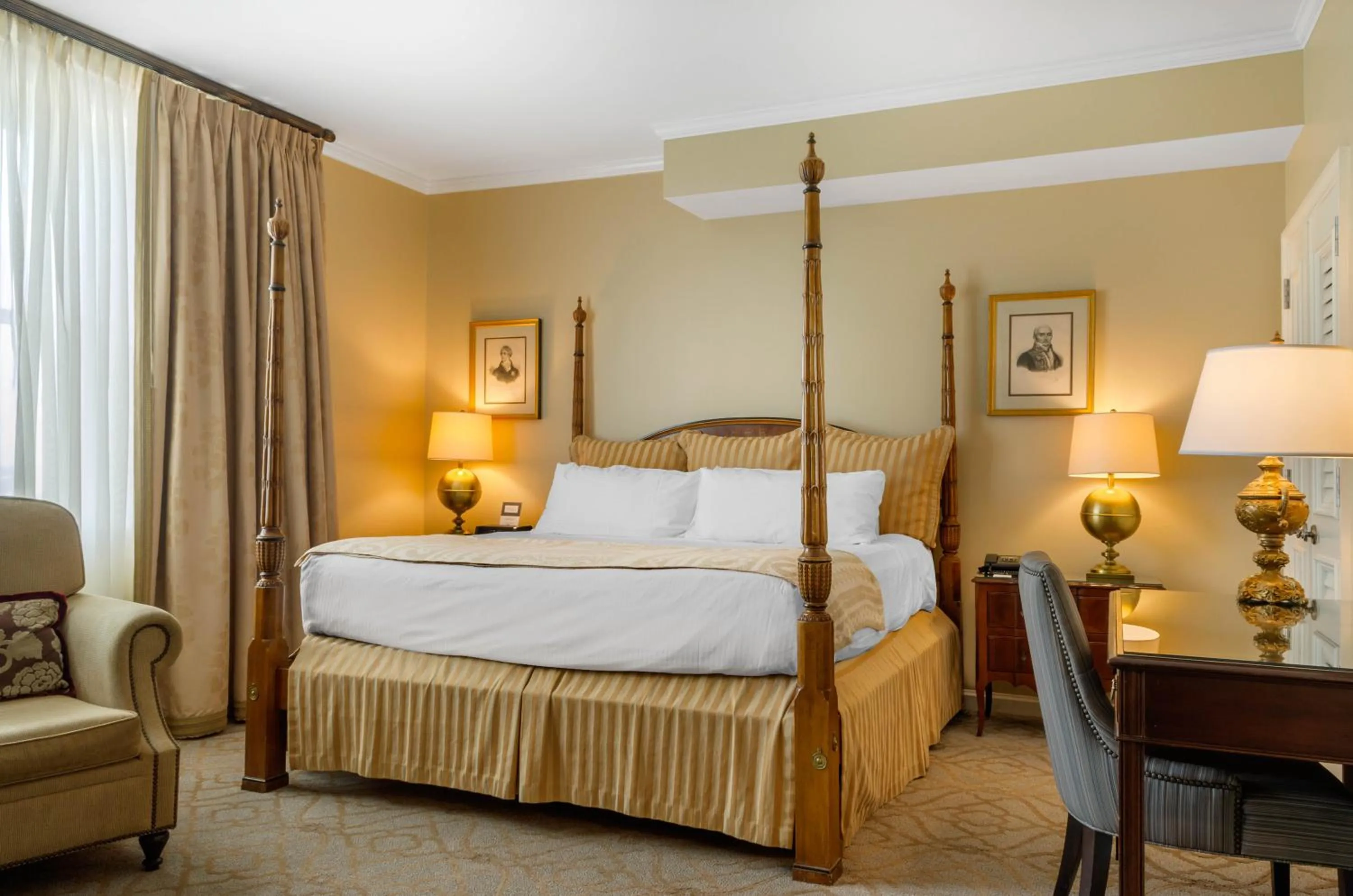 Photo of the whole room, Bed in Omni Royal Orleans Hotel