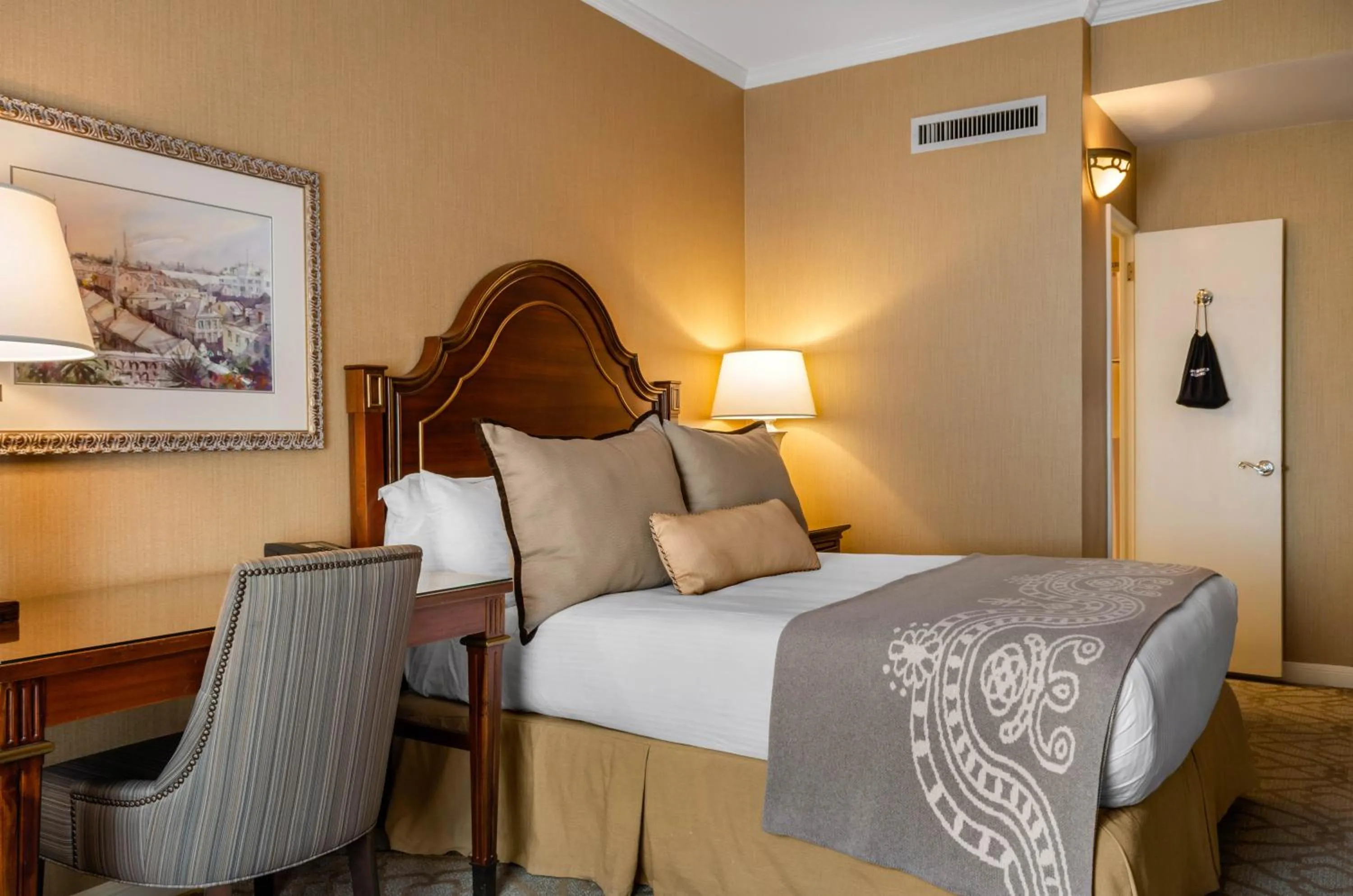 Photo of the whole room, Bed in Omni Royal Orleans Hotel