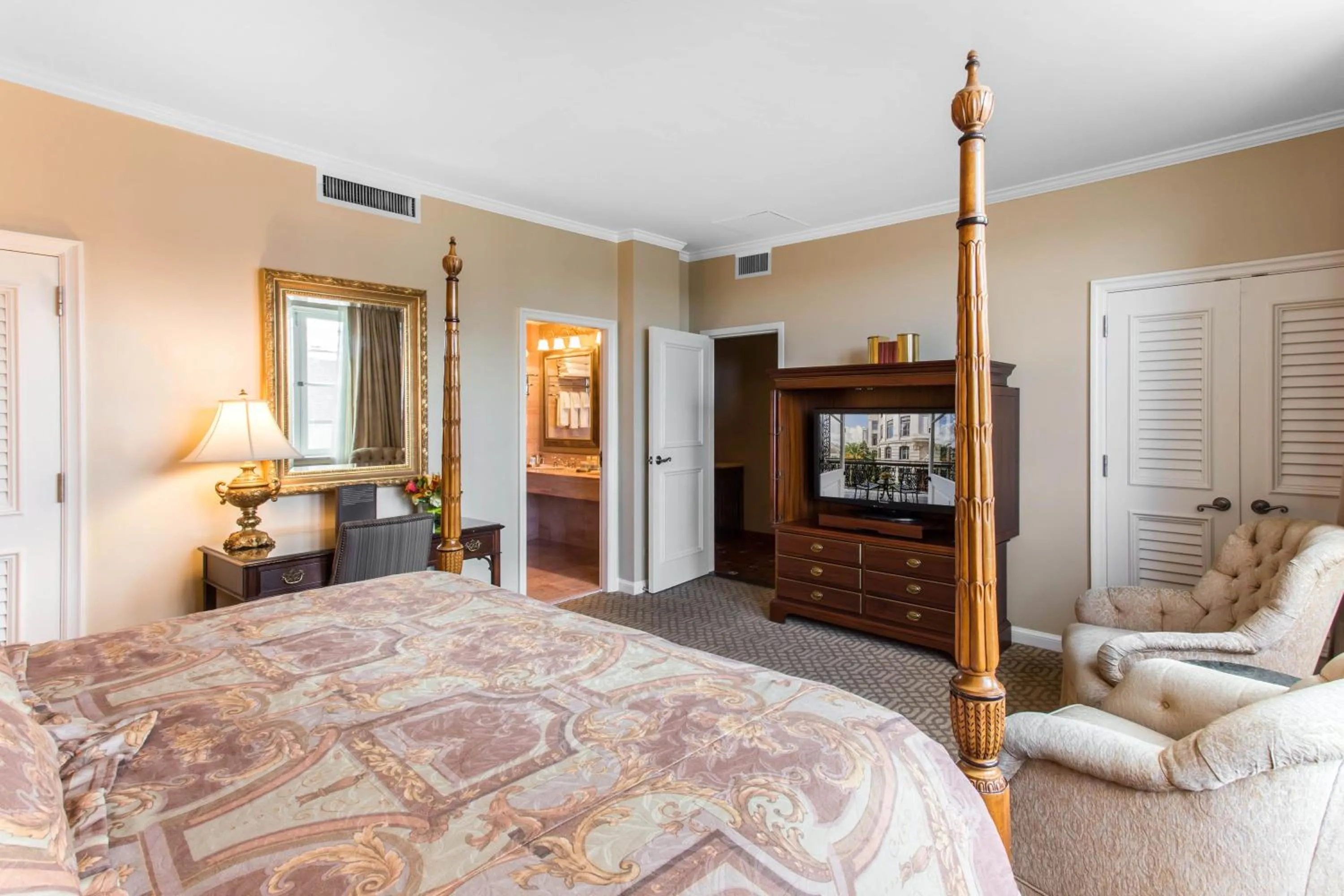 Photo of the whole room, Bed in Omni Royal Orleans Hotel