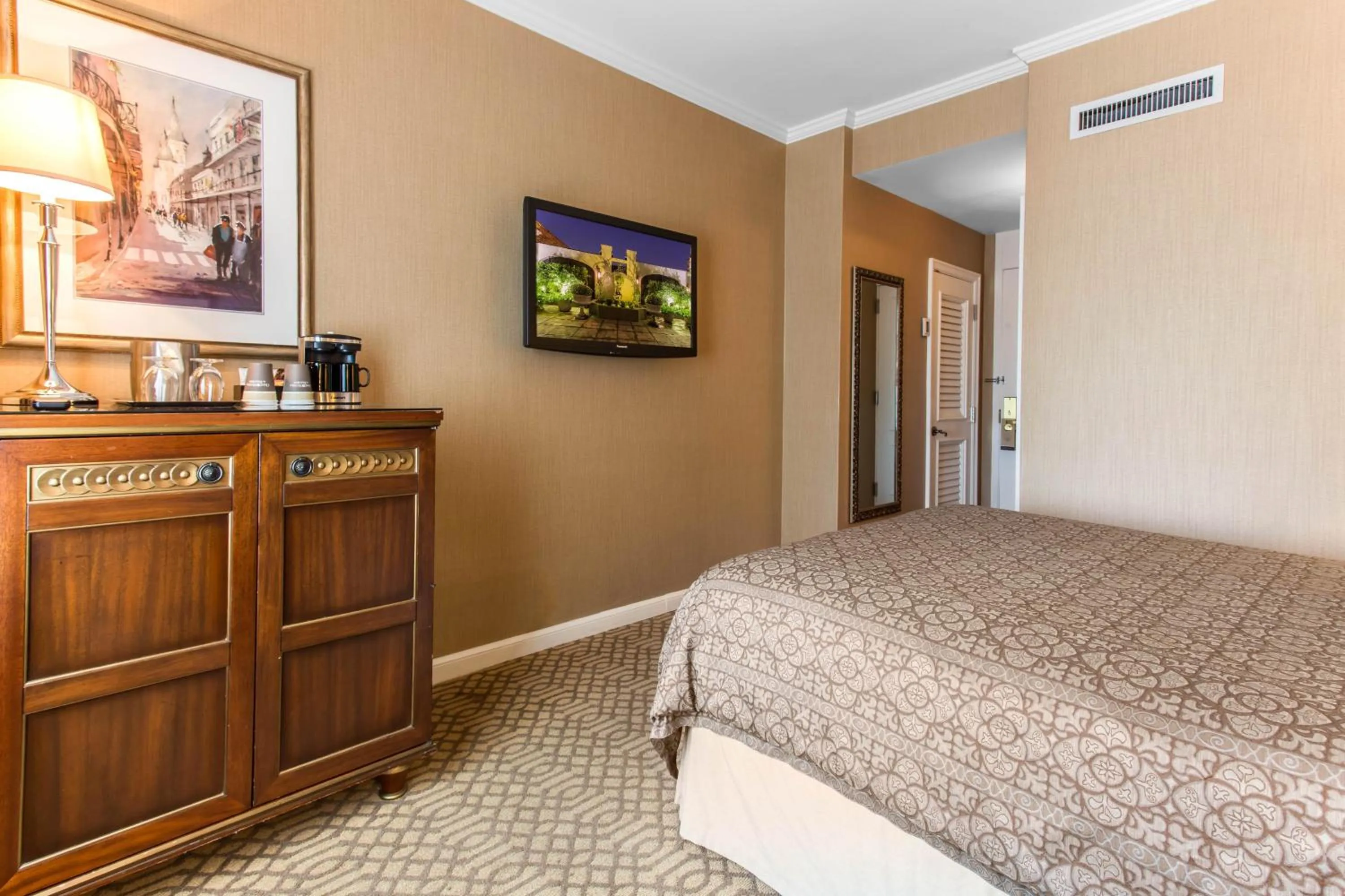 Photo of the whole room, Bed in Omni Royal Orleans Hotel