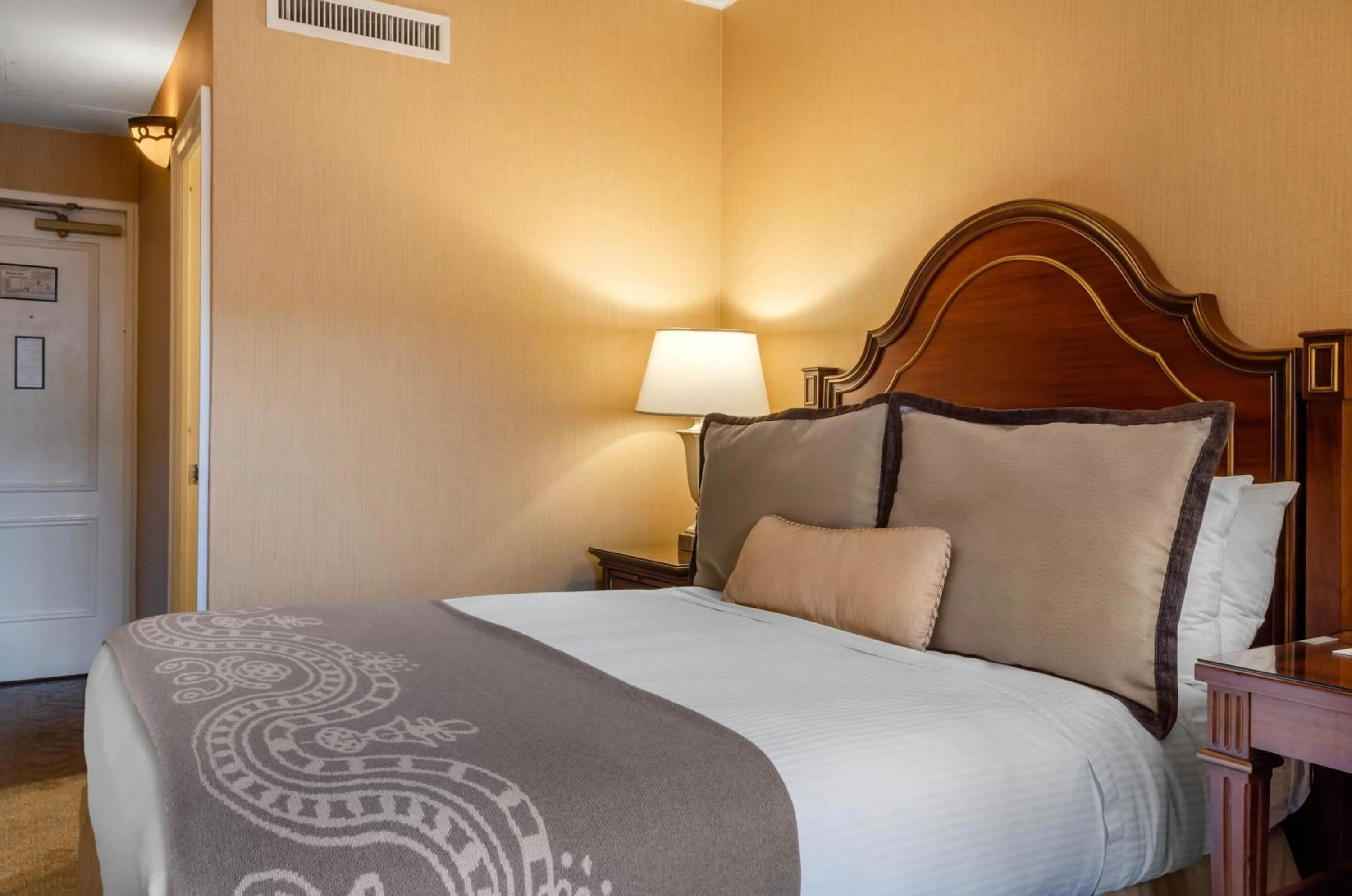 Photo of the whole room, Bed in Omni Royal Orleans Hotel