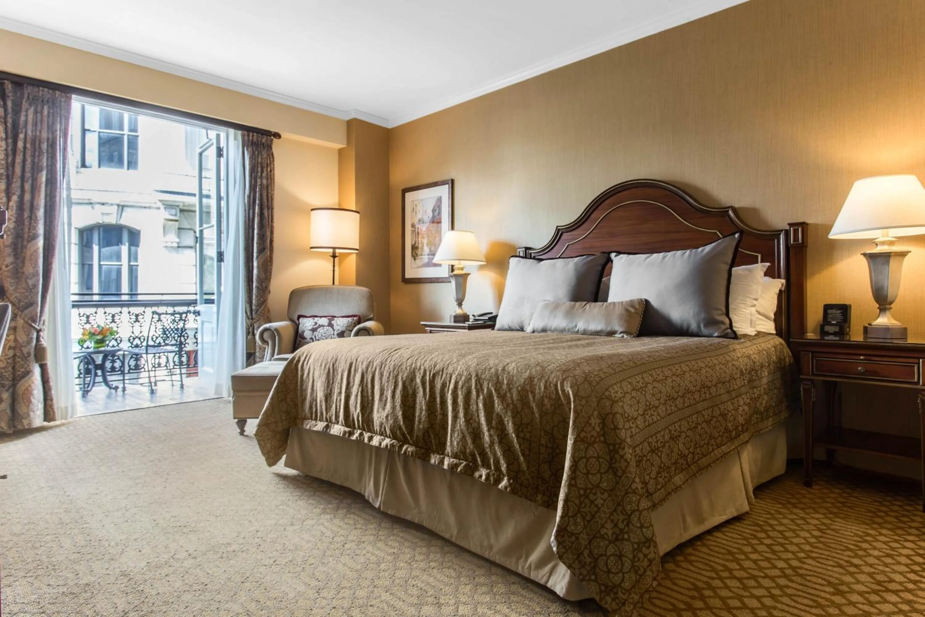 Photo of the whole room, Bed in Omni Royal Orleans Hotel