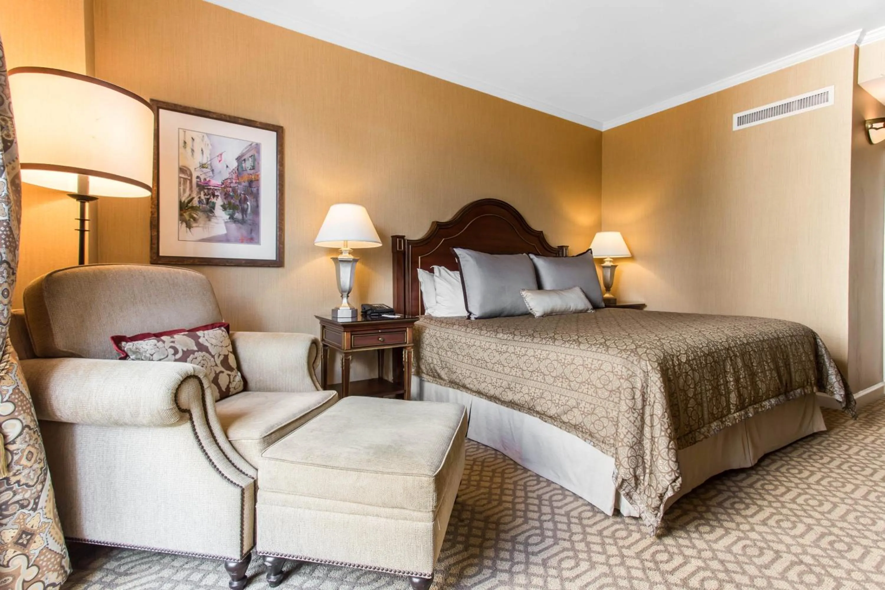 Photo of the whole room, Bed in Omni Royal Orleans Hotel