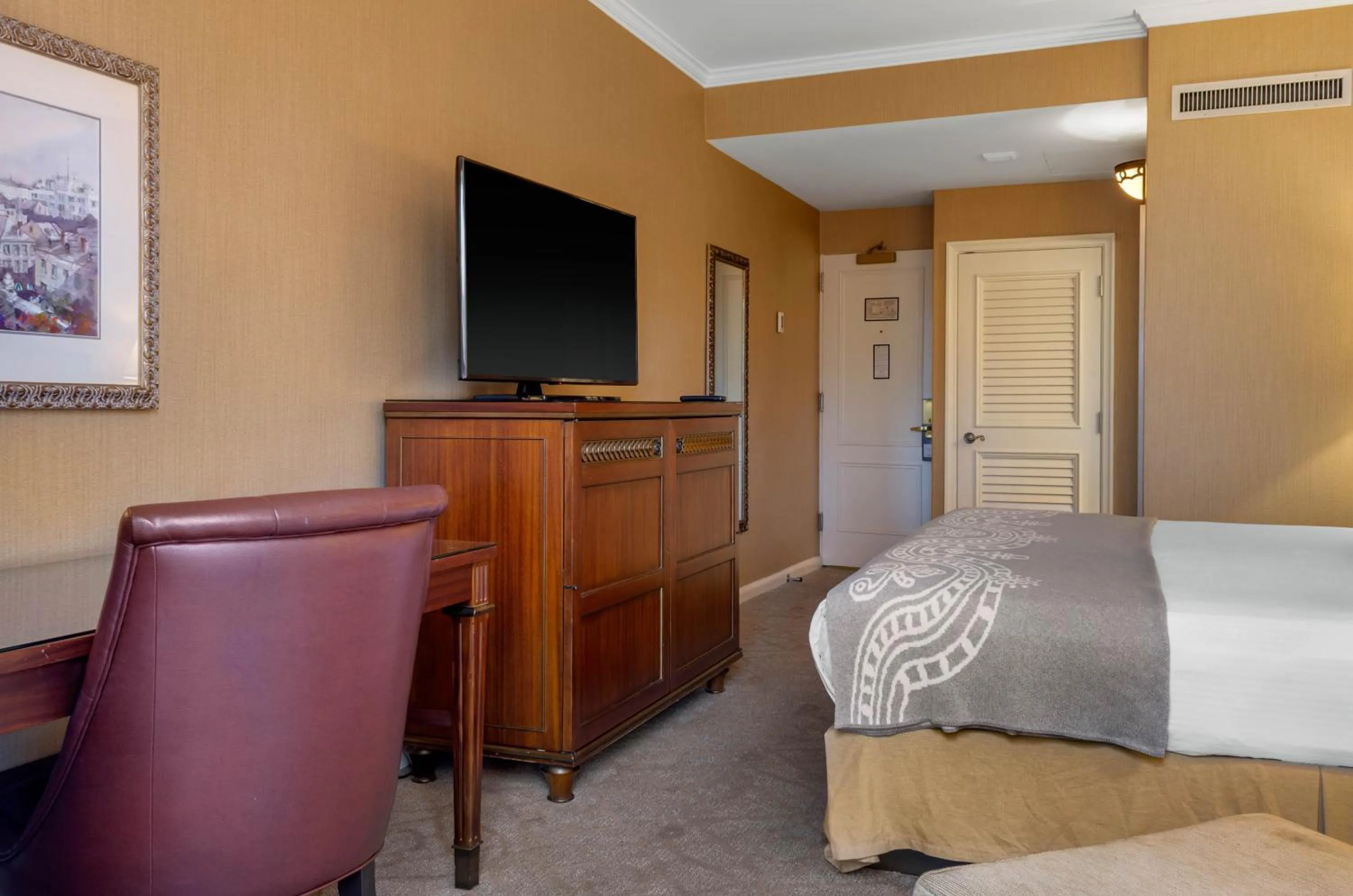 Photo of the whole room, Bed in Omni Royal Orleans Hotel