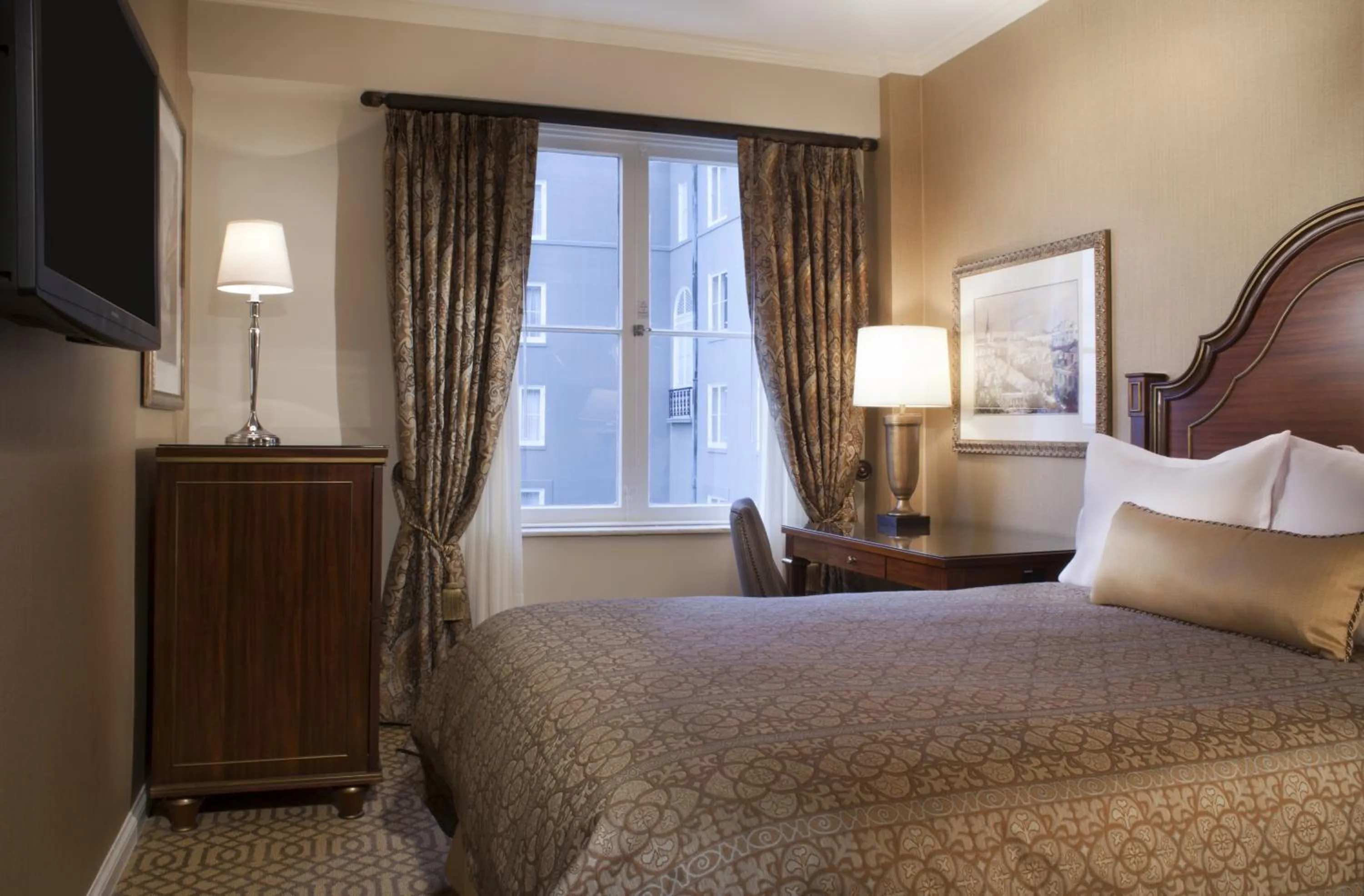 Photo of the whole room, Bed in Omni Royal Orleans Hotel