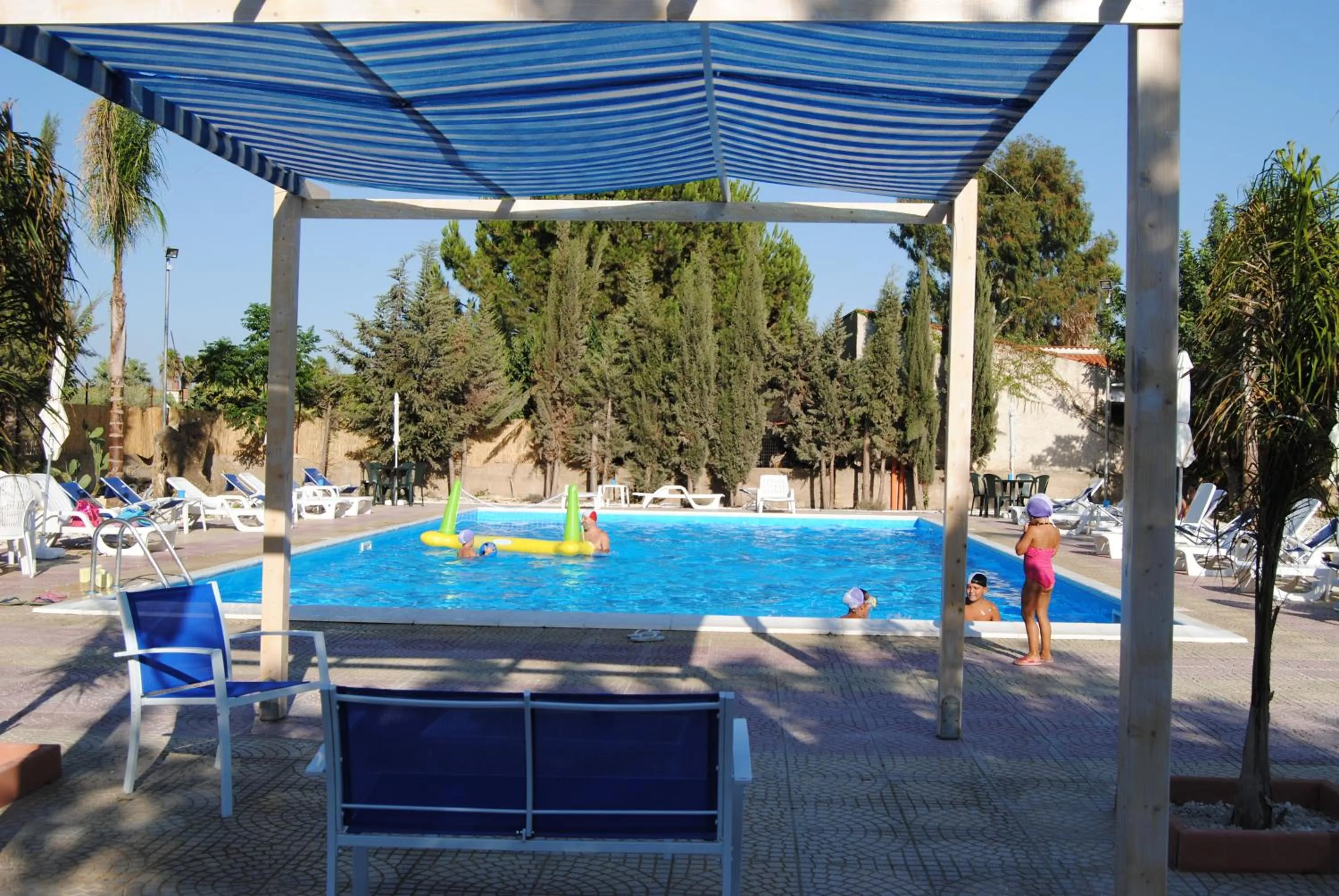 Swimming pool in B&B Villa Anna