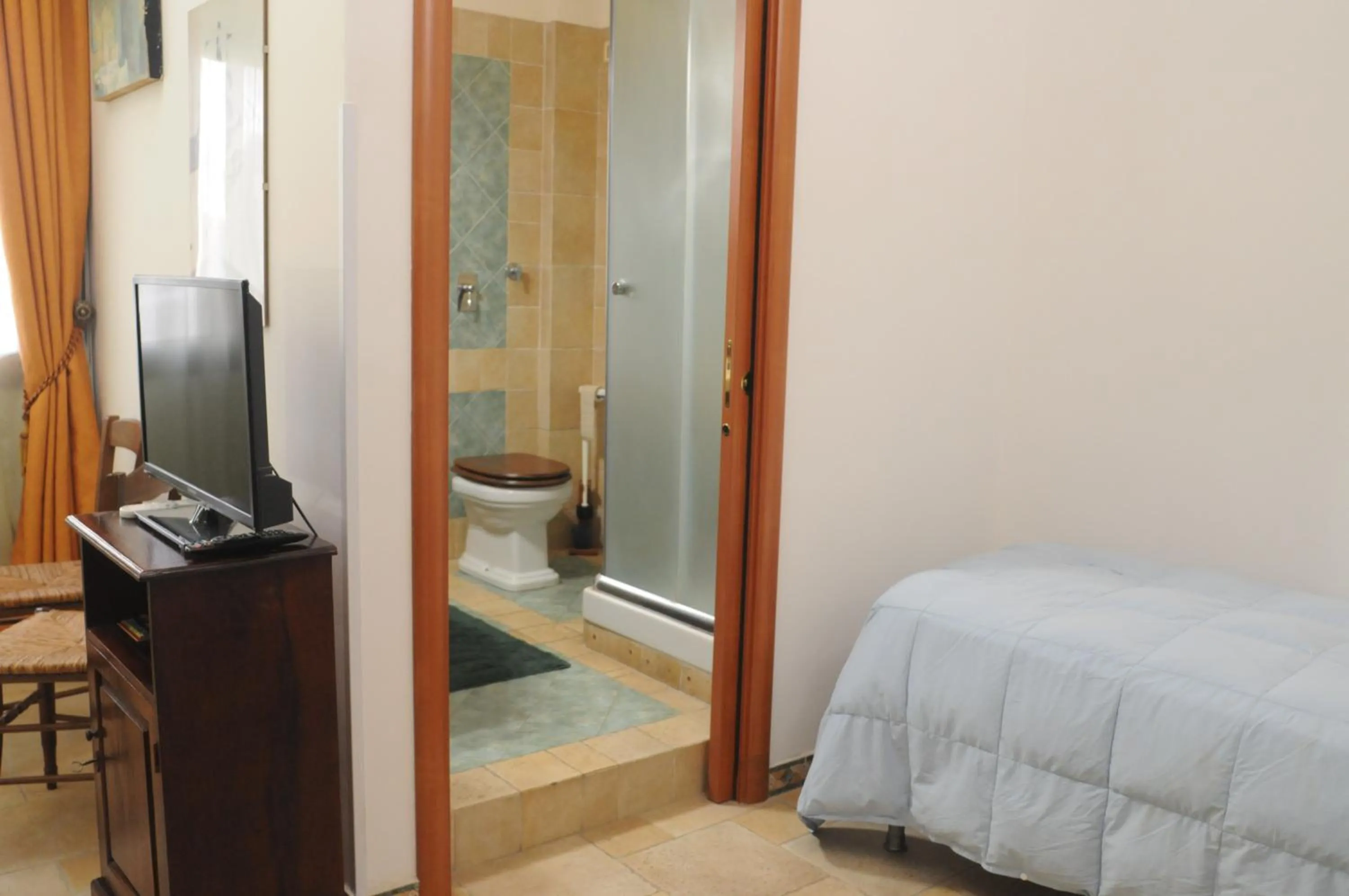 Bathroom, Bed in B&B Villa Anna