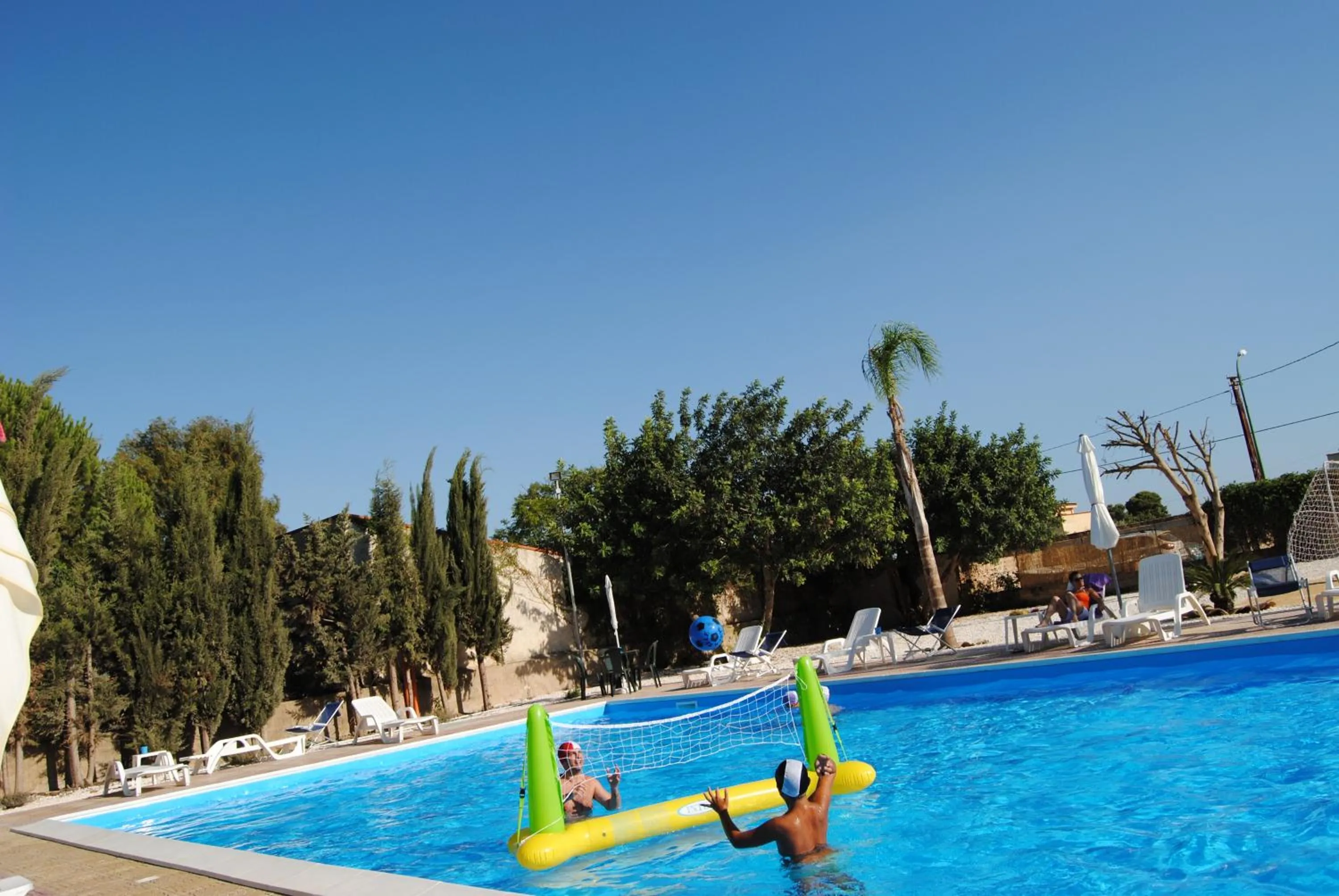 Swimming pool in B&B Villa Anna