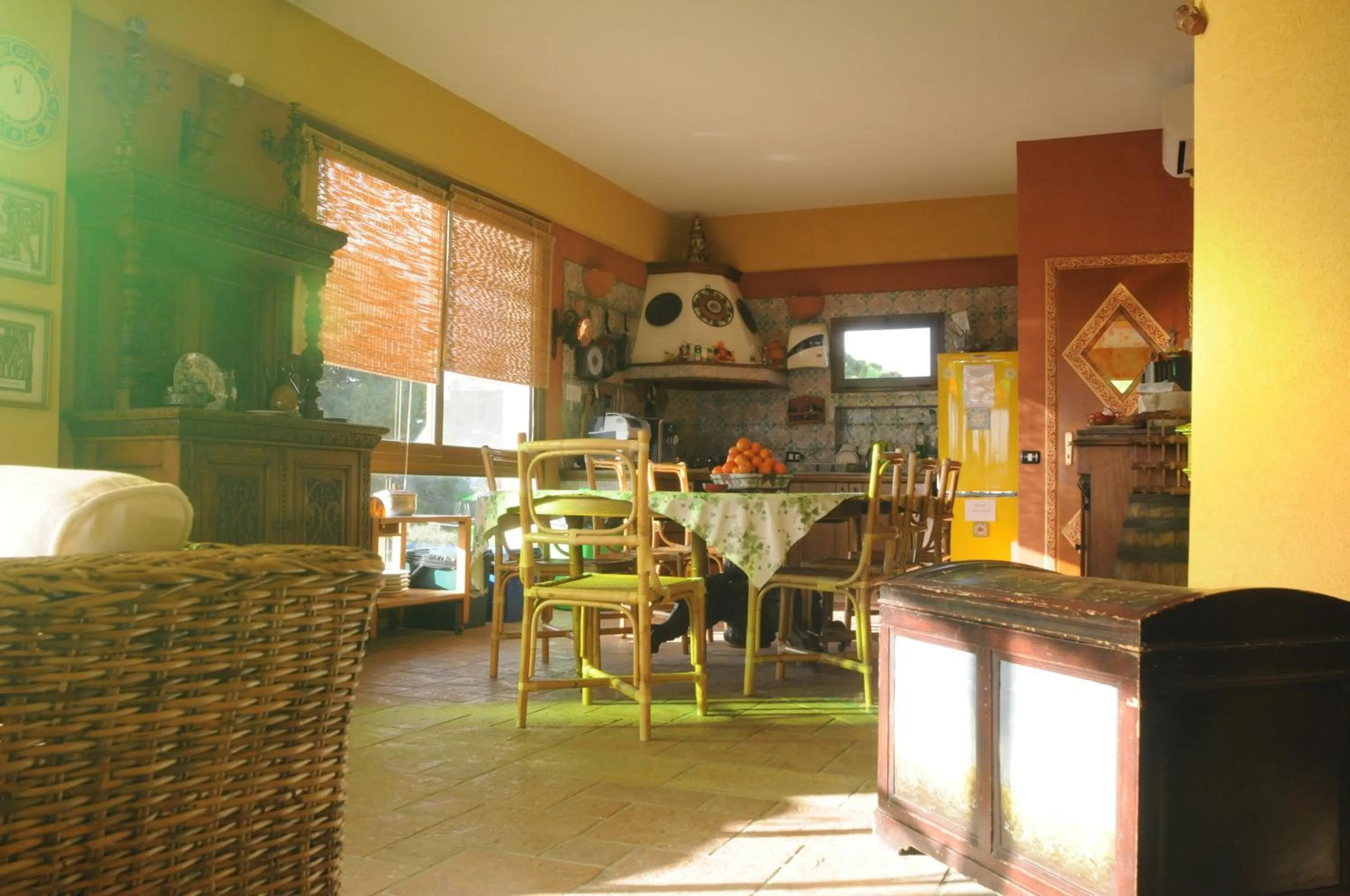Communal lounge/ TV room in B&B Villa Anna