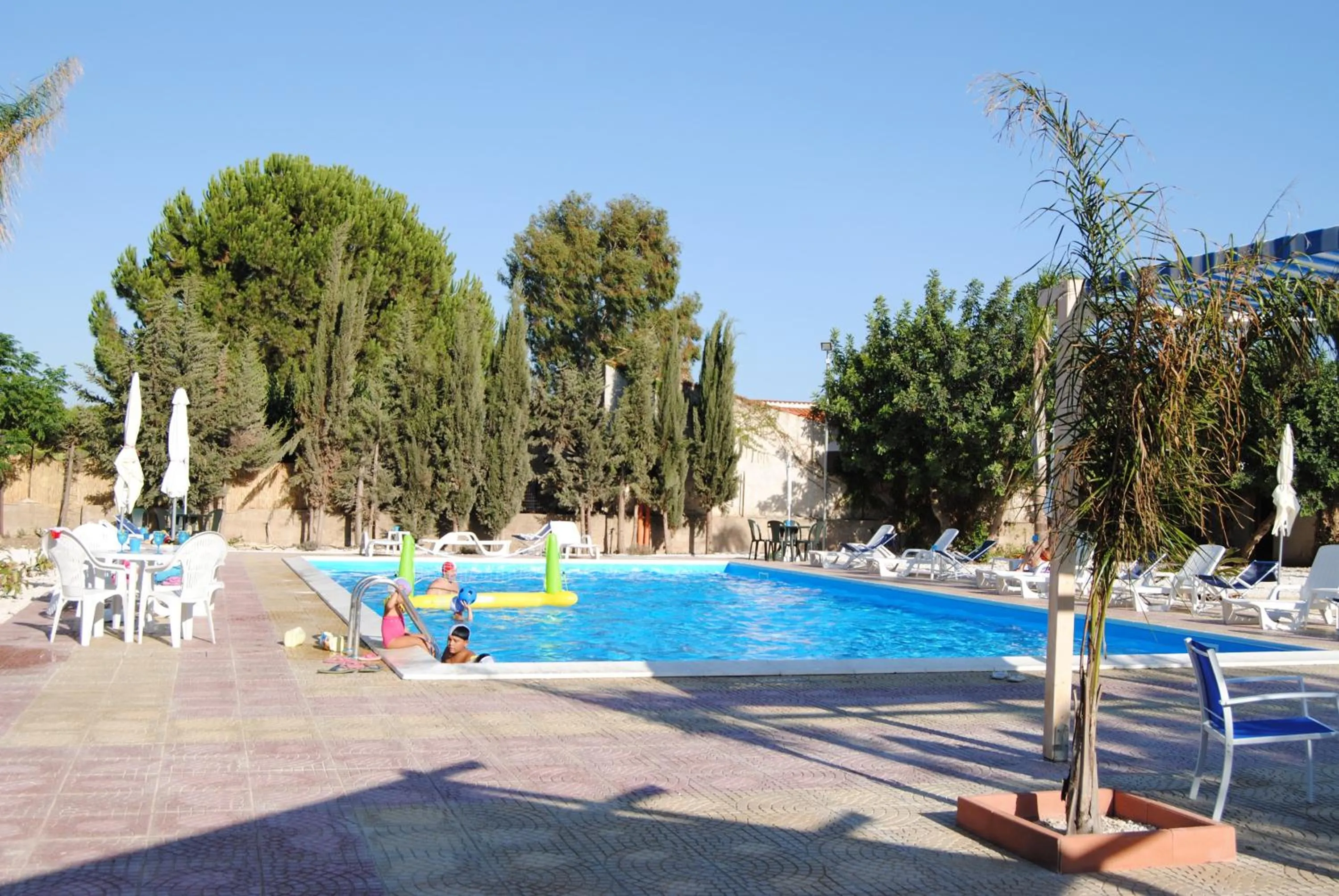 Swimming pool in B&B Villa Anna