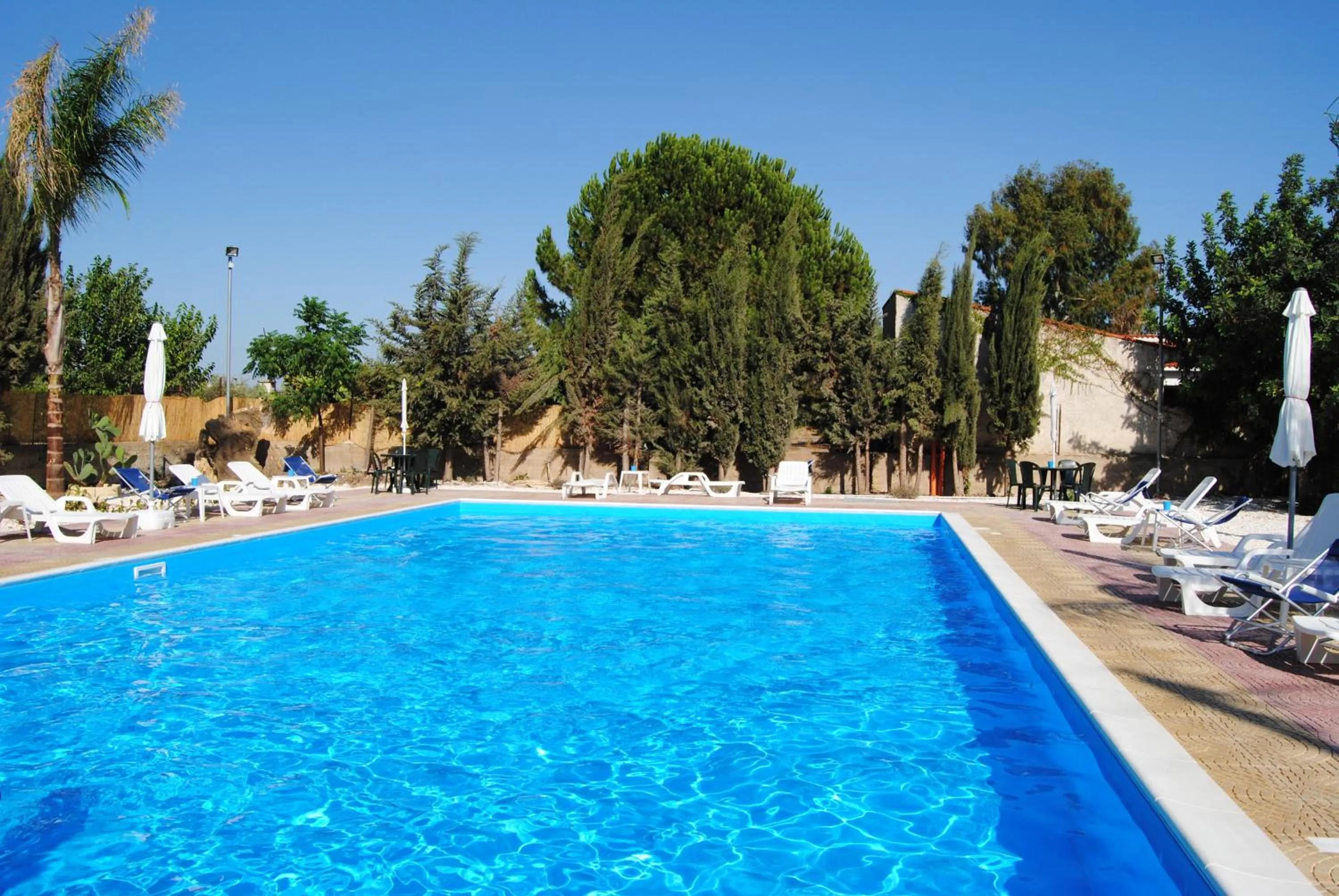 Swimming pool in B&B Villa Anna