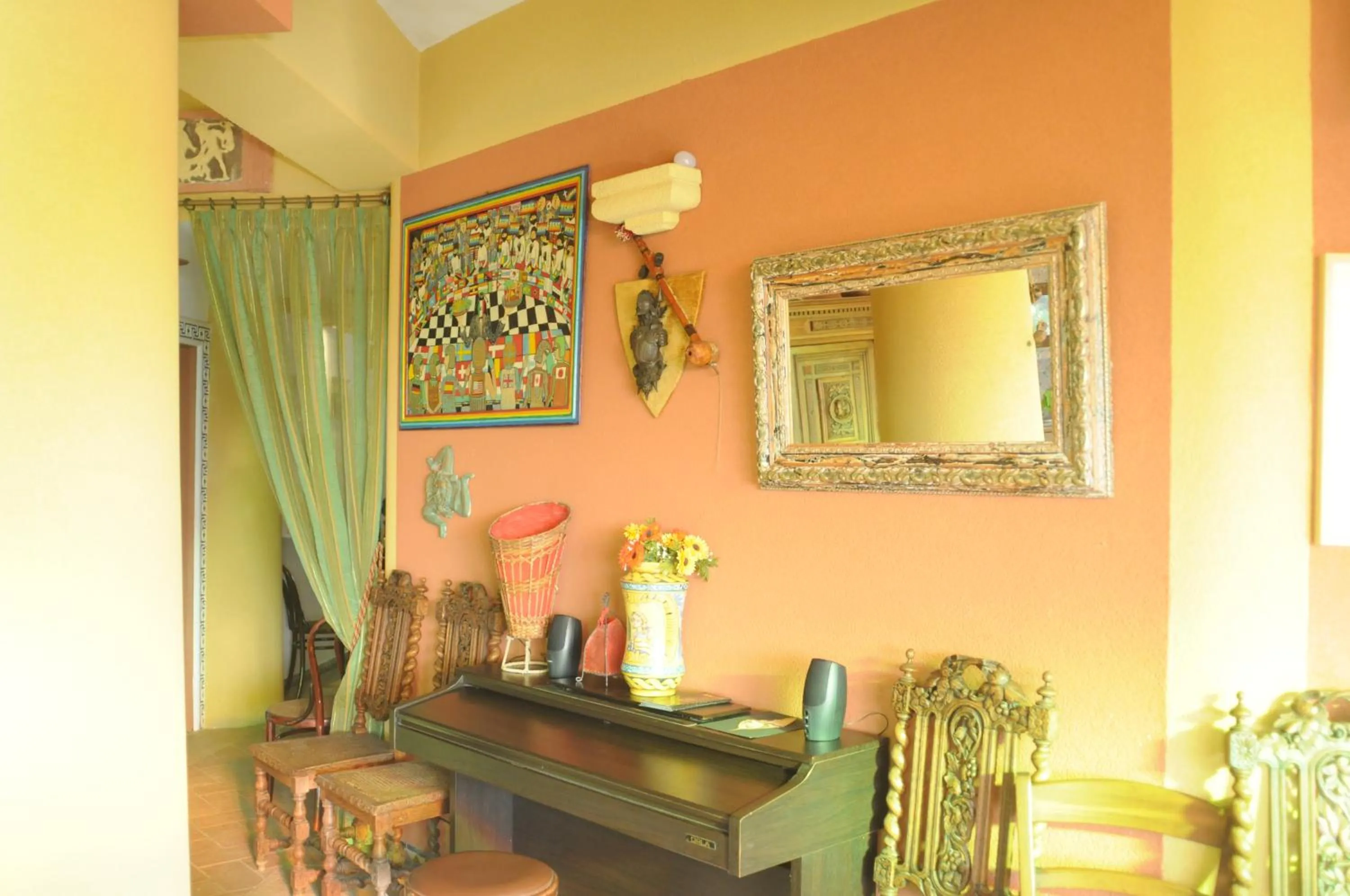 Communal lounge/ TV room in B&B Villa Anna