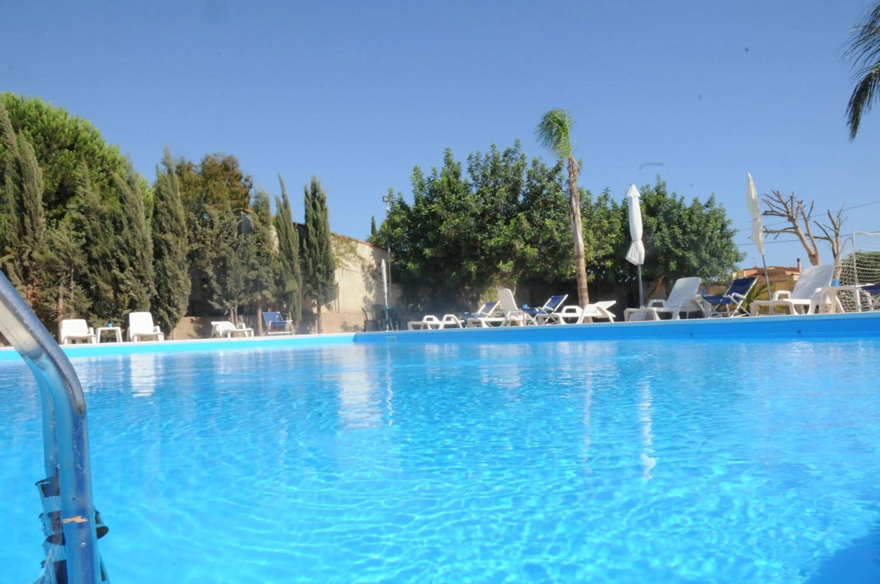 Swimming pool in B&B Villa Anna
