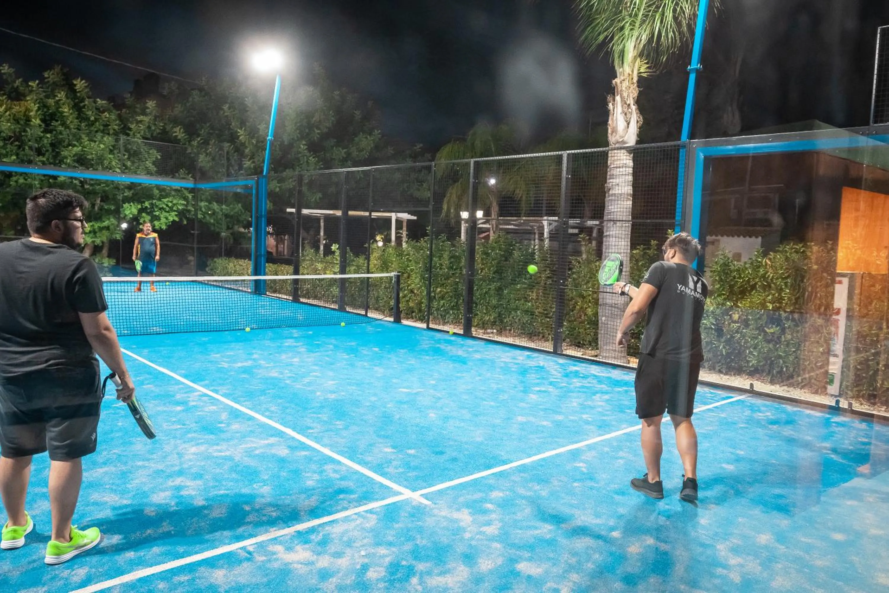 Tennis court in B&B Villa Anna