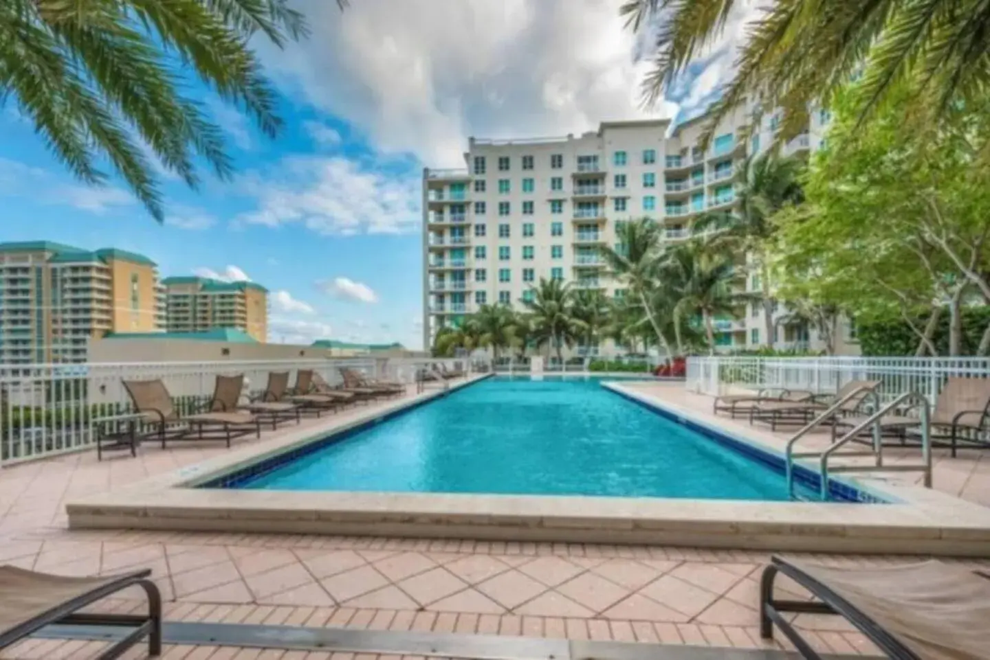 Luxury Near the Beach! Beach pass included! Luxury Near the Beach! Beach pass included!