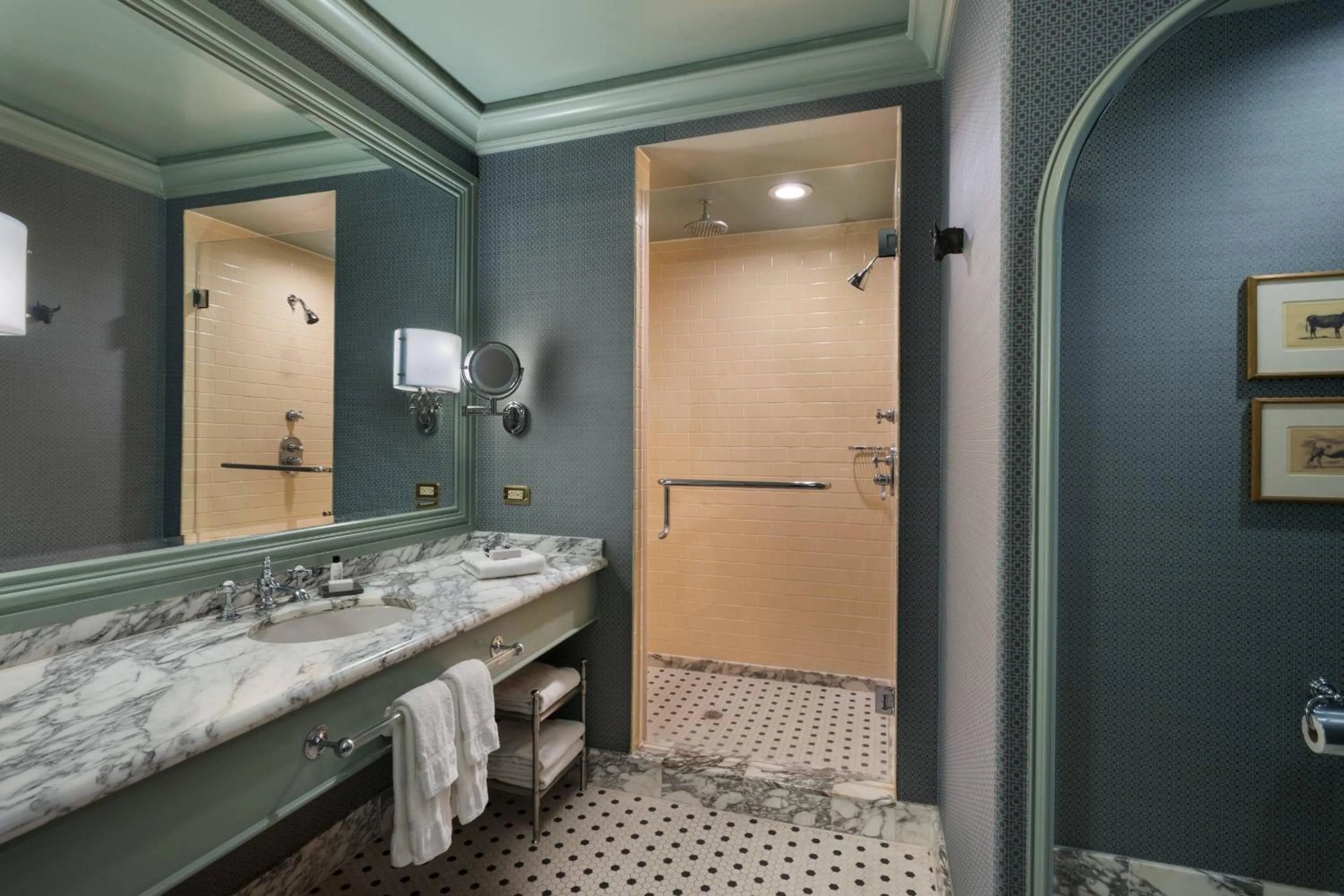 Bathroom in Hotel ICON, Autograph Collection